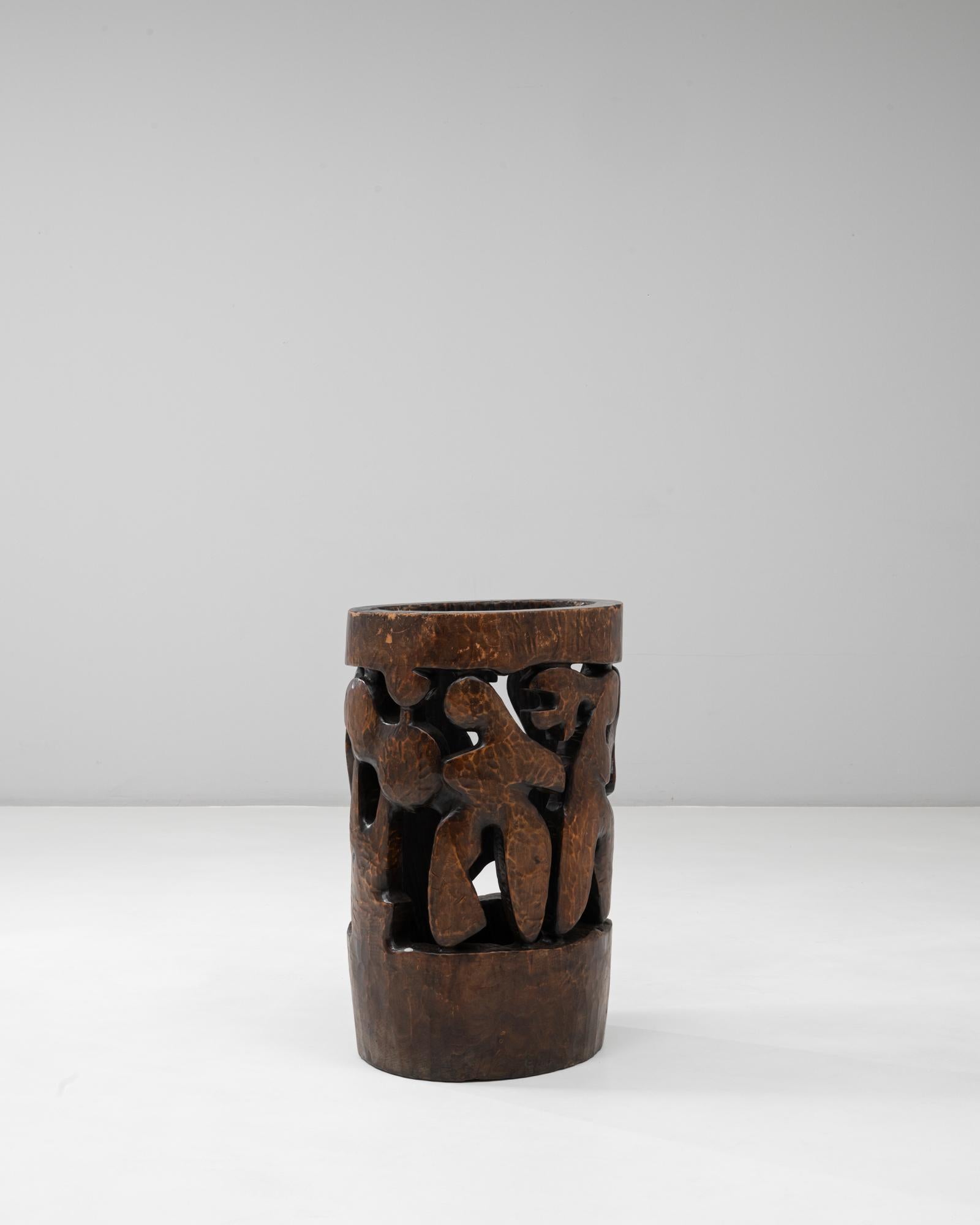 Français Vase en bois de style tribal français du 20e siècle, sculpté à la main en vente