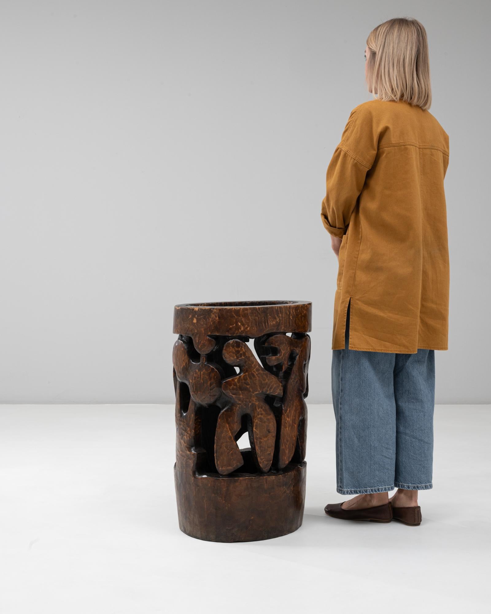 Sculpté à la main Vase en bois de style tribal français du 20e siècle, sculpté à la main en vente