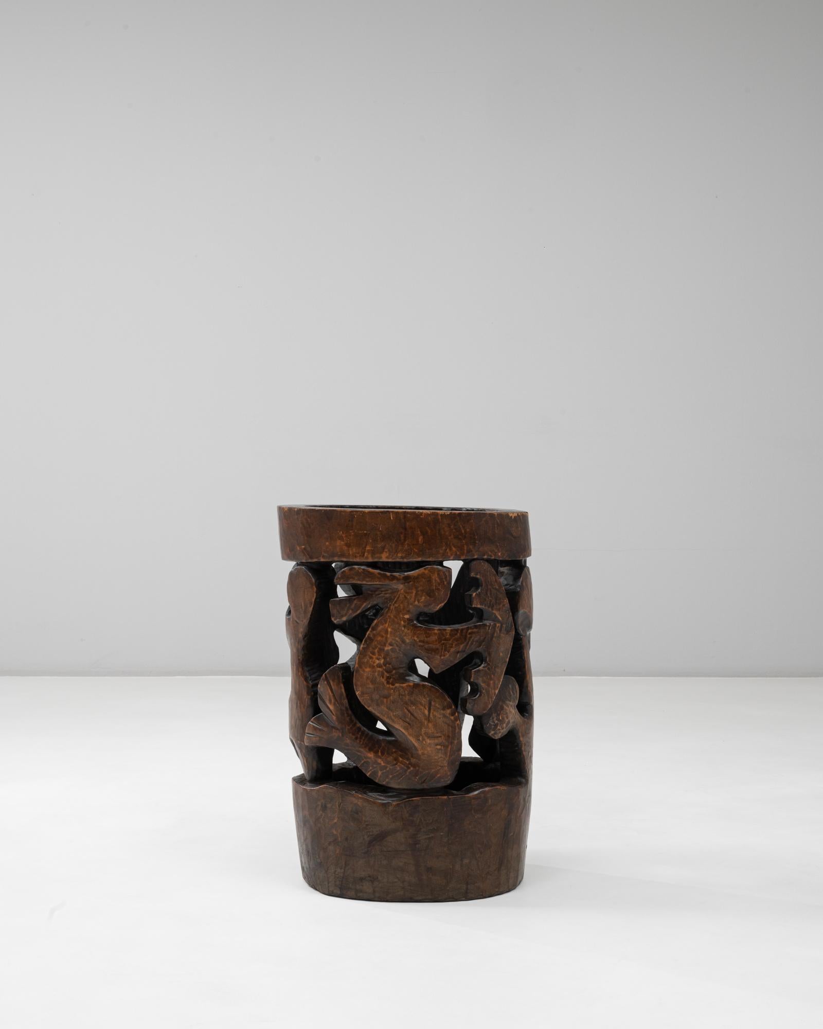 Vase en bois de style tribal français du 20e siècle, sculpté à la main Bon état - En vente à High Point, NC