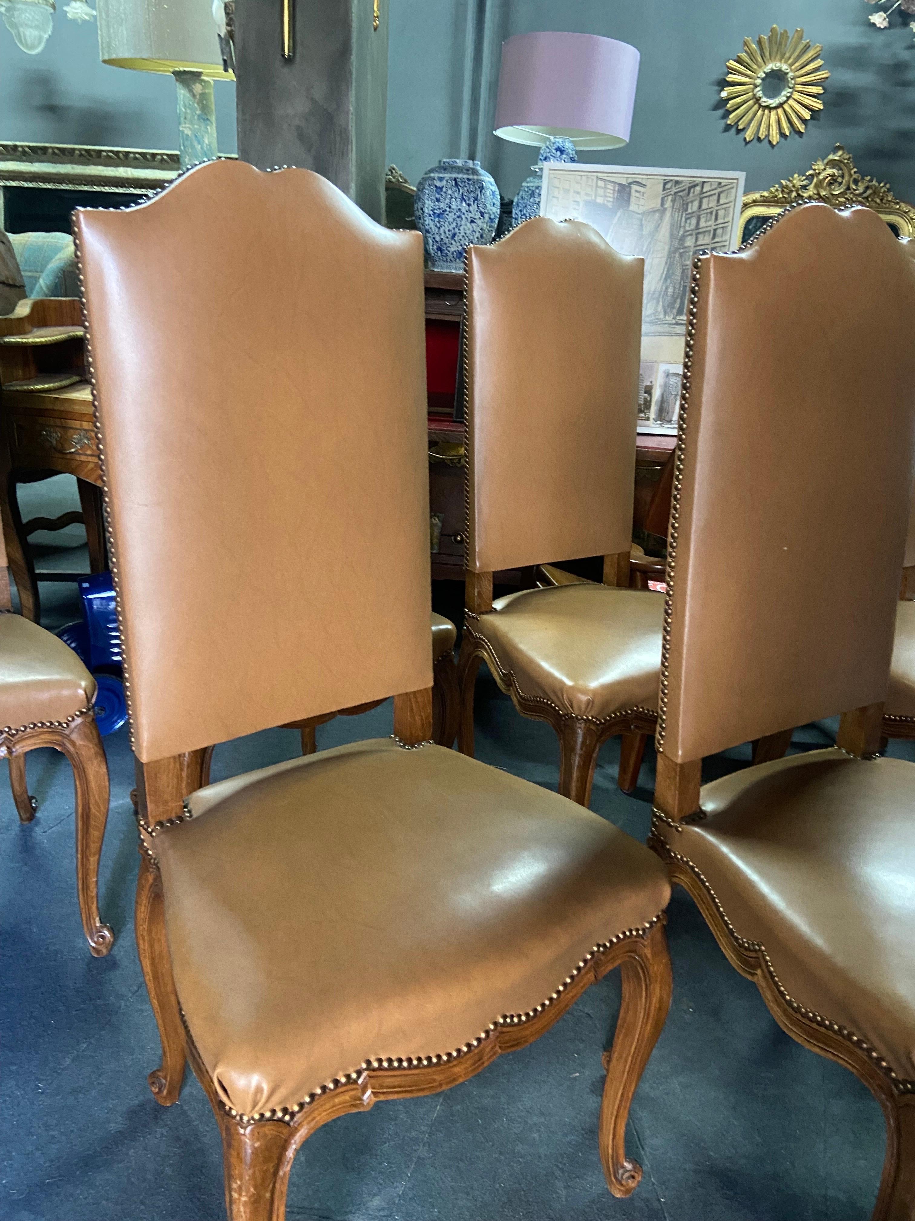 Hand-Carved 20th Century French Hand Carved Walnut Dining Chairs in the Style of Louis XV For Sale