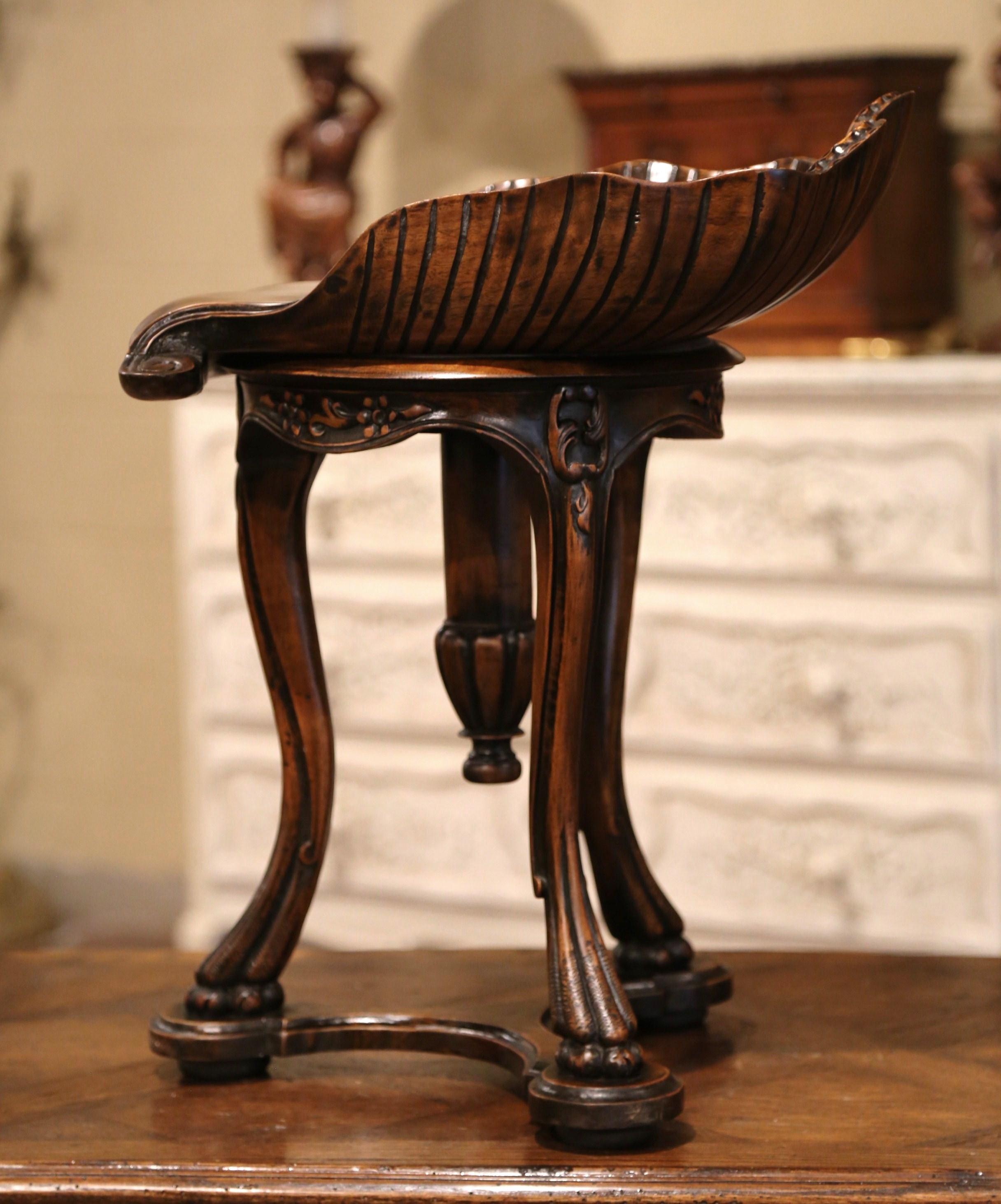 20th Century French Hand Carved Walnut Piano Grotto Stool with Shell Motif In Excellent Condition In Dallas, TX