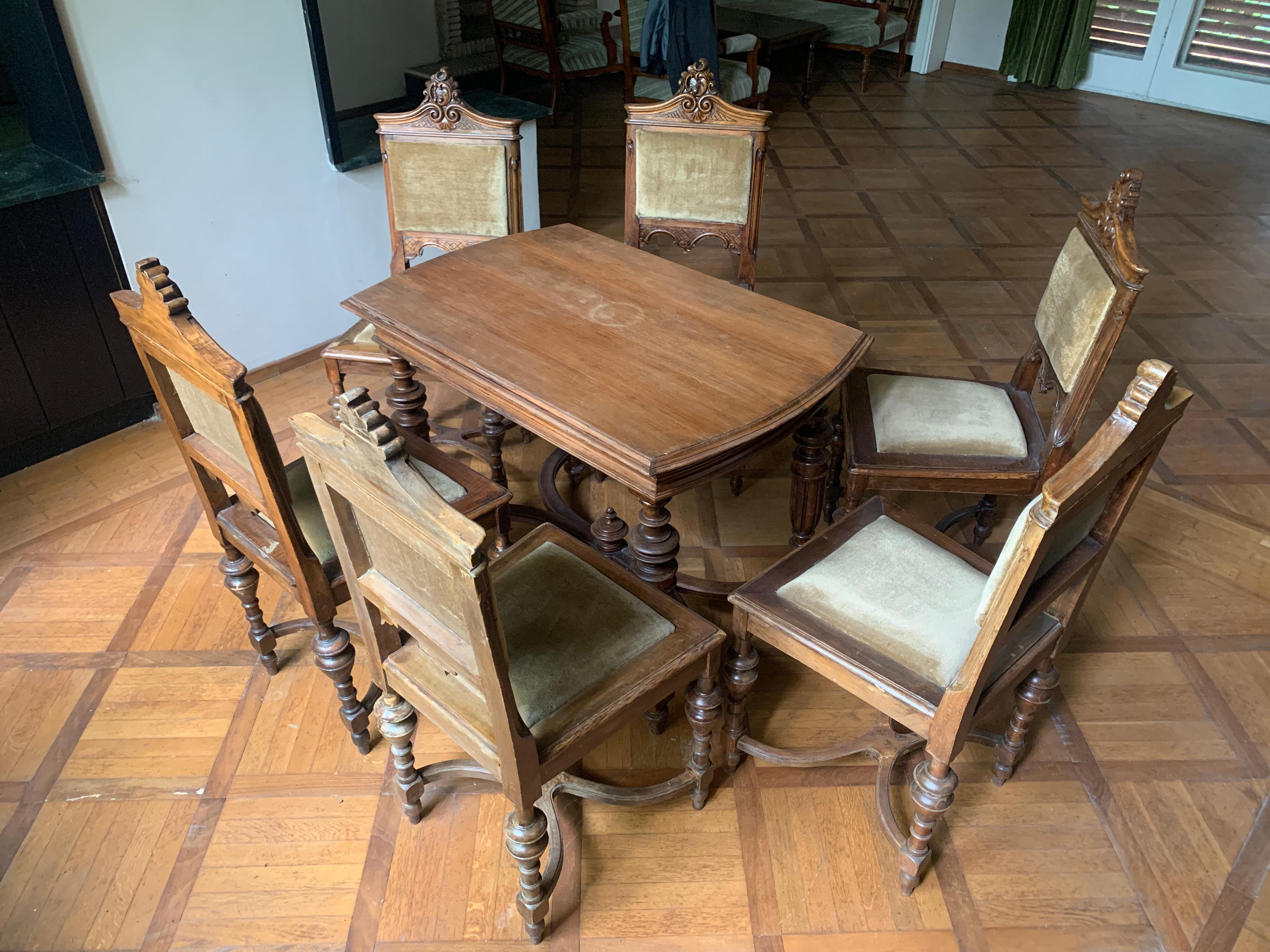 Middle size table with six chairs with beautiful floral carvings and the original upholstery.
France, circa 1920.