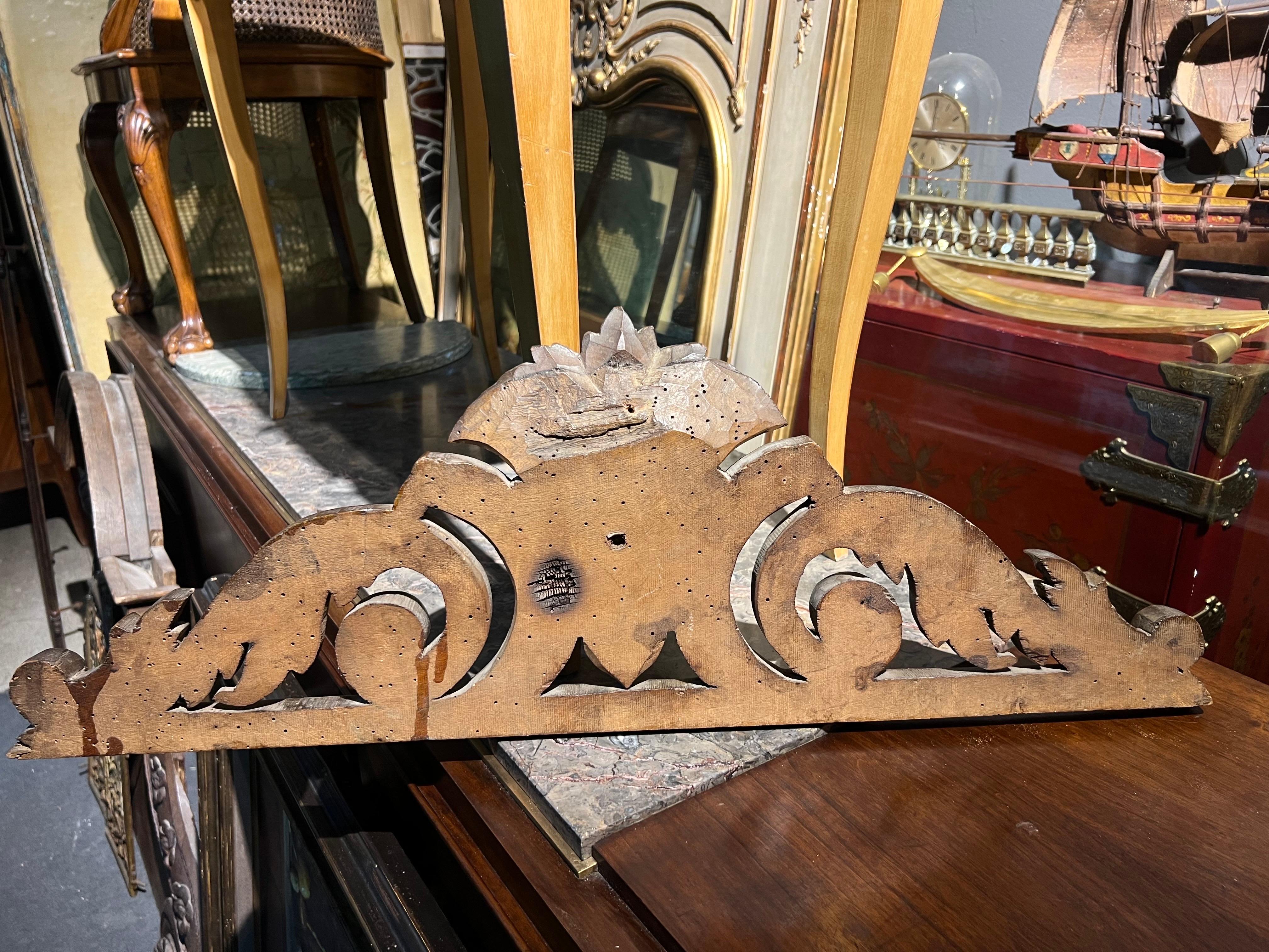 20th Century French Hand Carved Walnut Wall Mounted Decoration For Sale 1