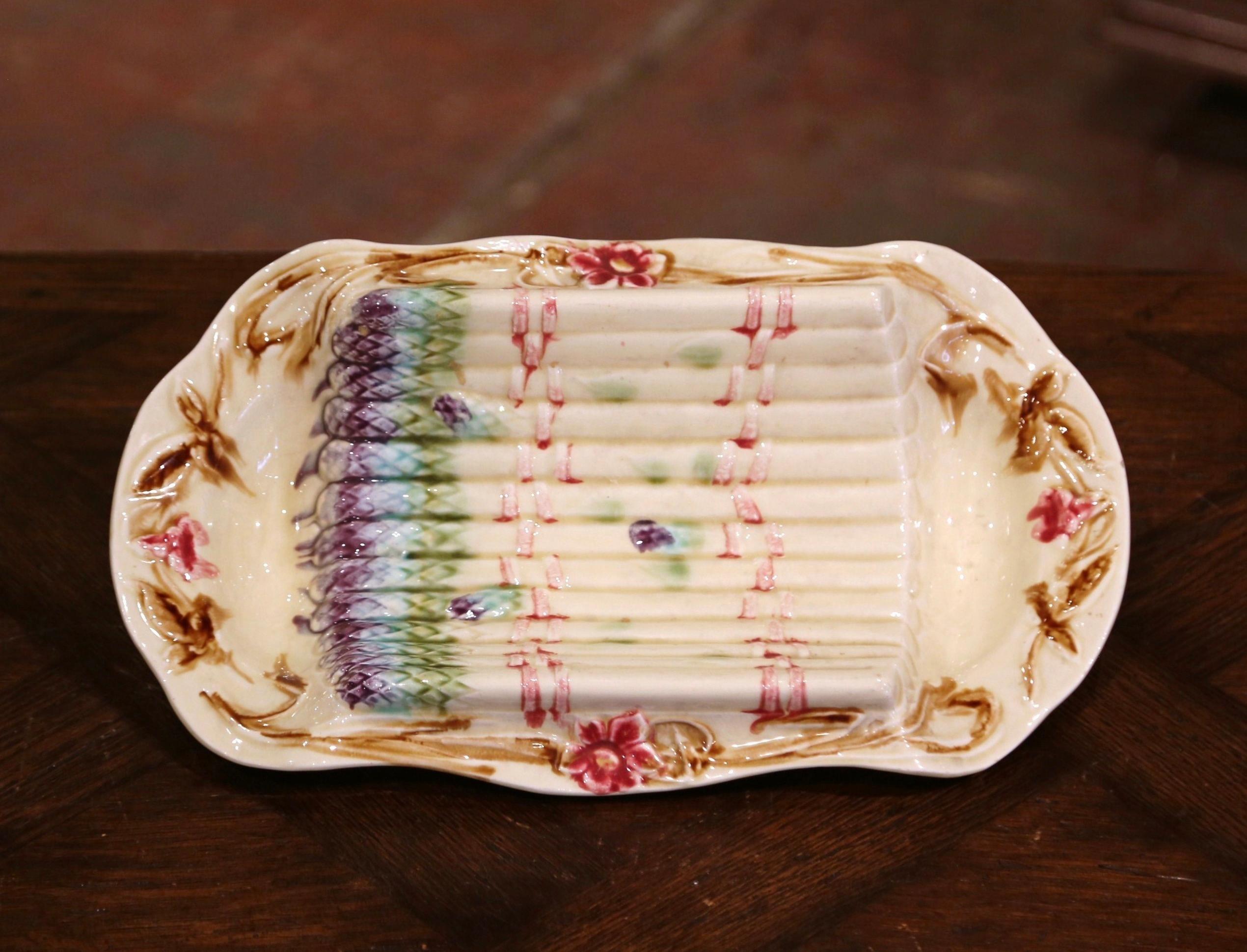 20th Century French Hand Painted Ceramic Barbotine Asparagus Dish In Excellent Condition In Dallas, TX