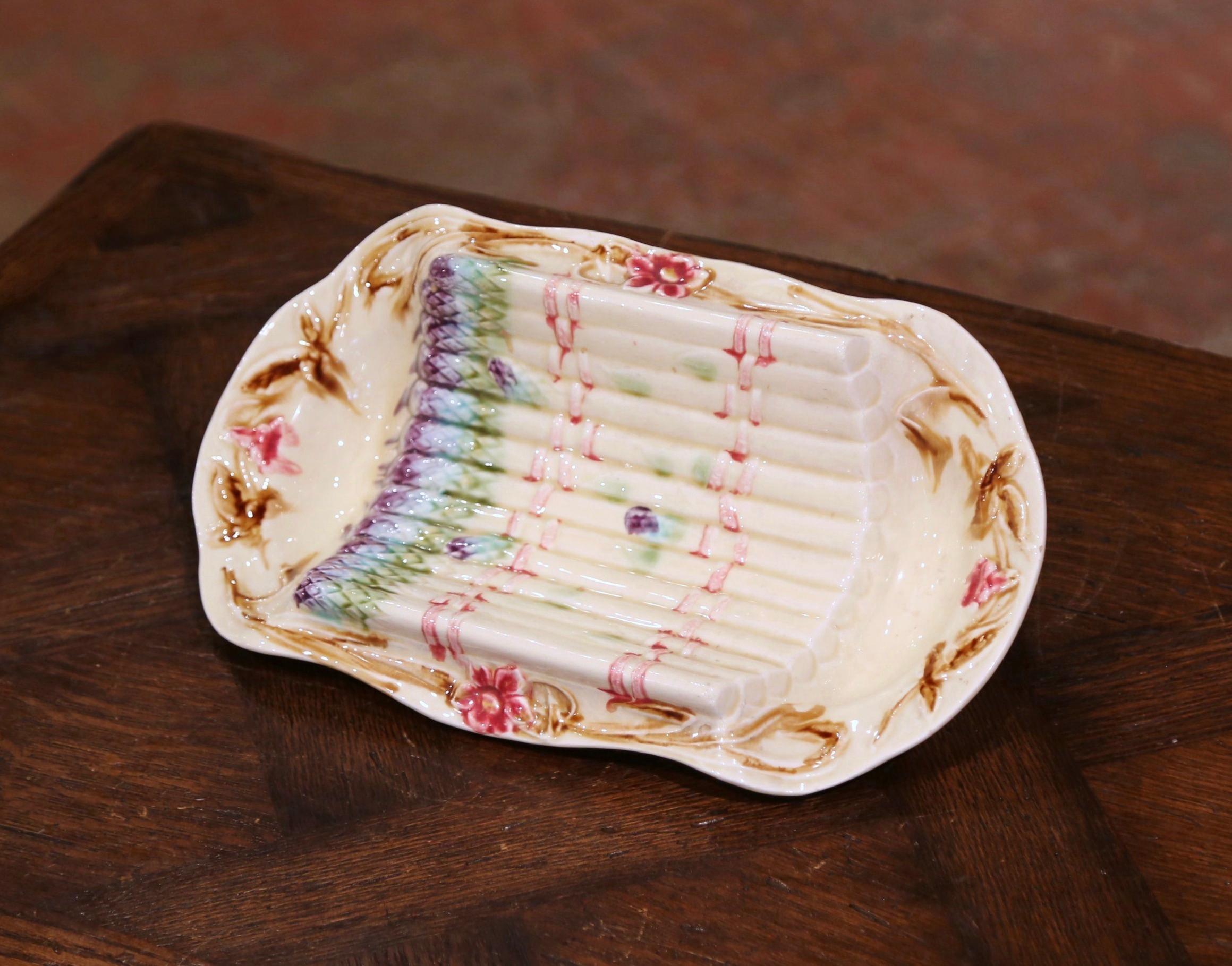 20th Century French Hand Painted Ceramic Barbotine Asparagus Dish 3