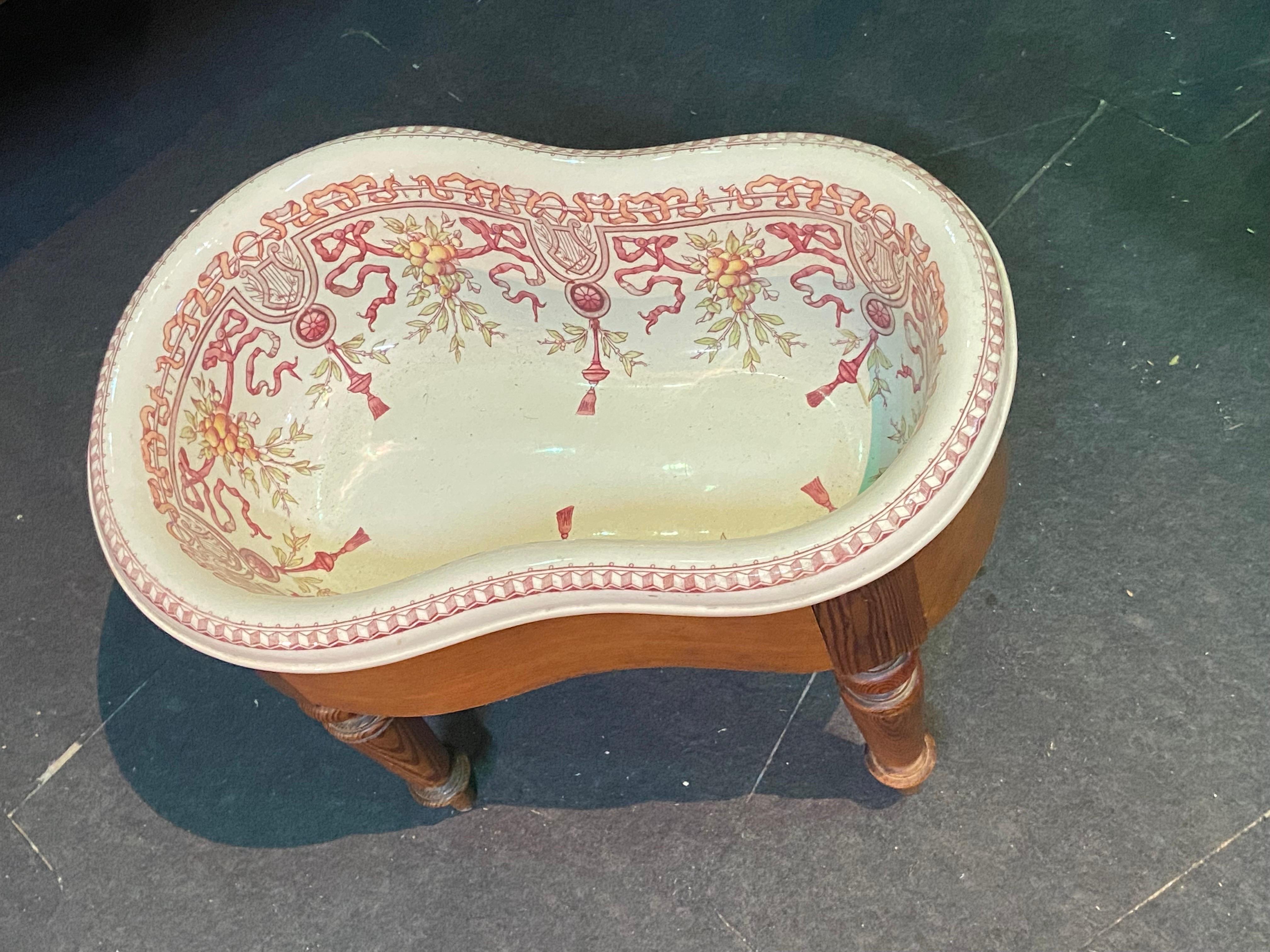 20th Century French Hand Painted Ceramic Bidet on Wooden Hand Carved Base In Good Condition For Sale In Sofia, BG