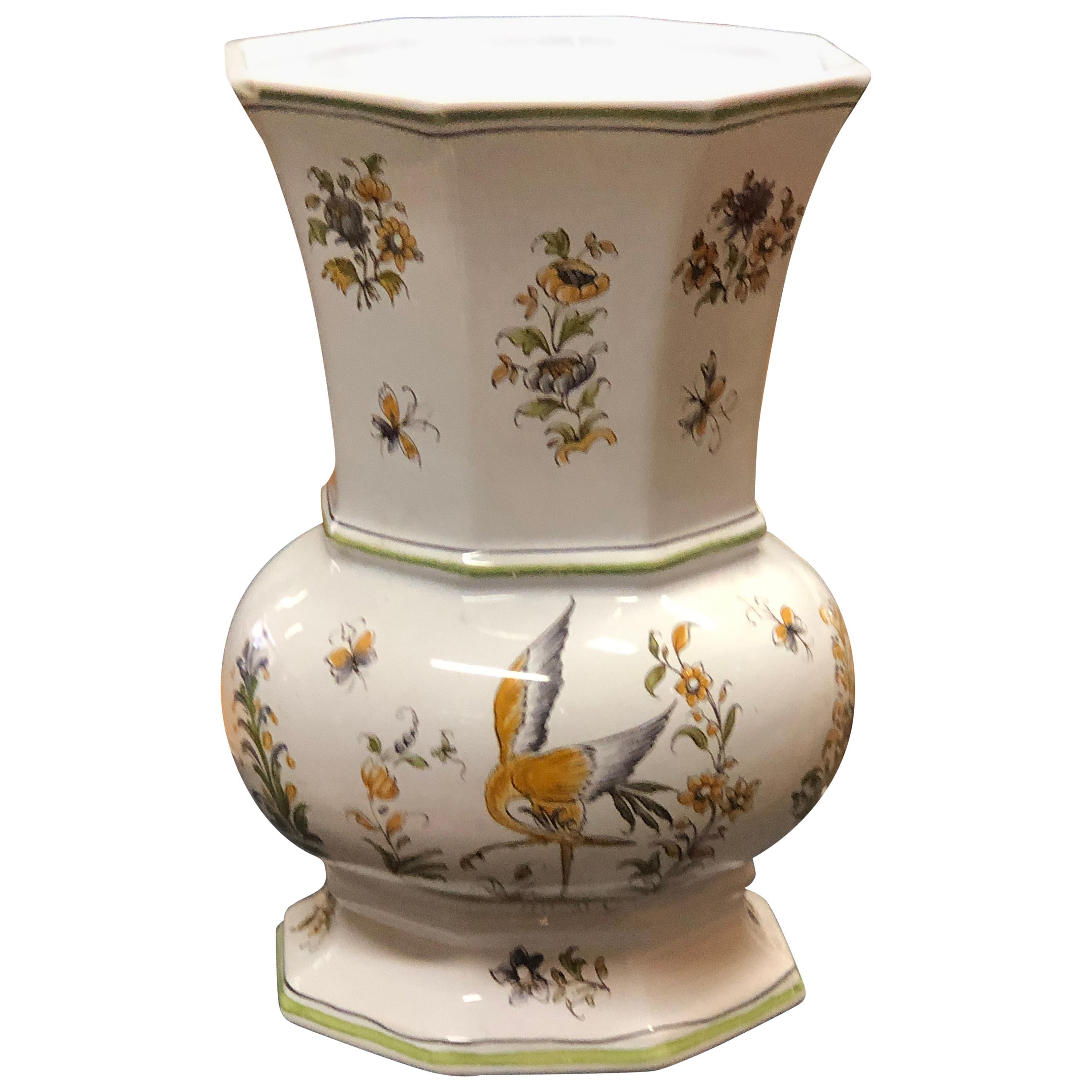 Vase en céramique peint à la main du 20ème siècle par Franc Hirigoyen de Moustiers en vente