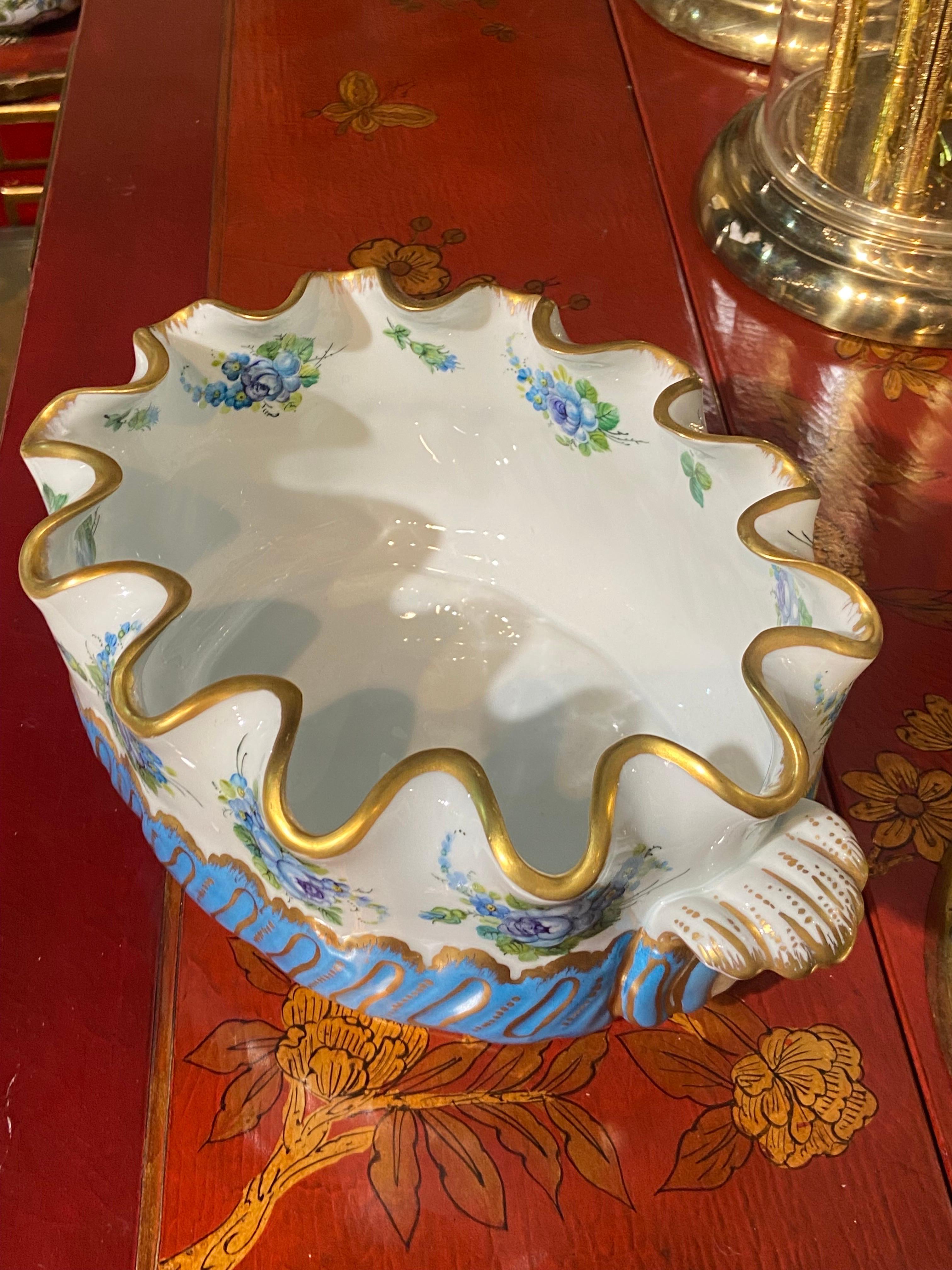 Franzsische, handbemalte, geblmte Servierschale von Limoge aus dem 20. Jahrhundert (Keramik) im Angebot