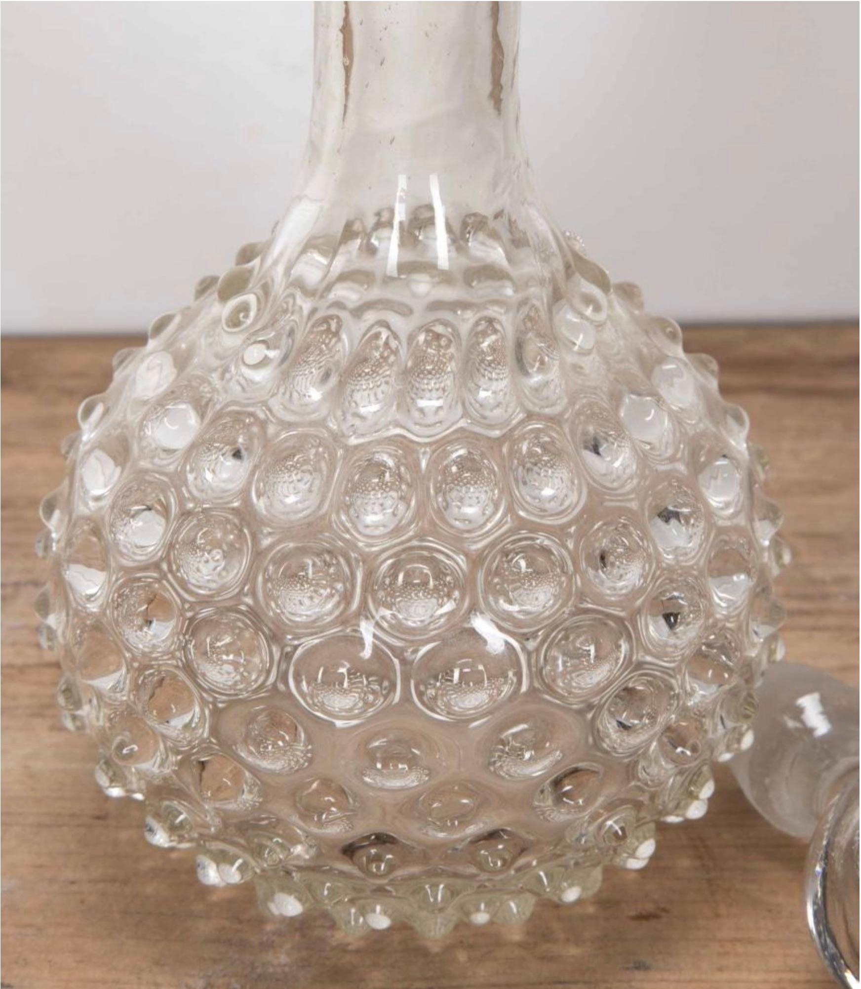 Français Carafe à décanter en verre Hobnail française du 20e siècle en vente