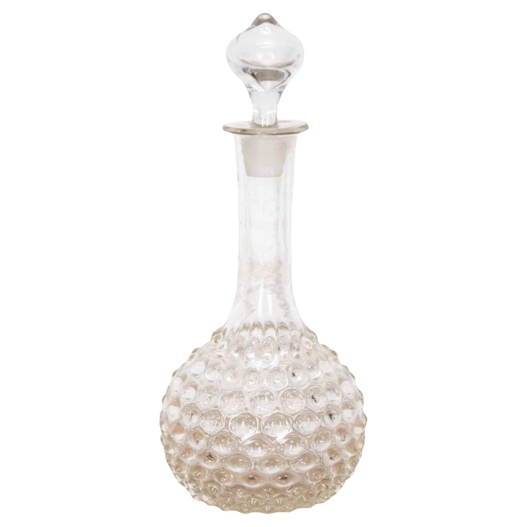 Decantador francés de vidrio Hobnail del siglo XX
