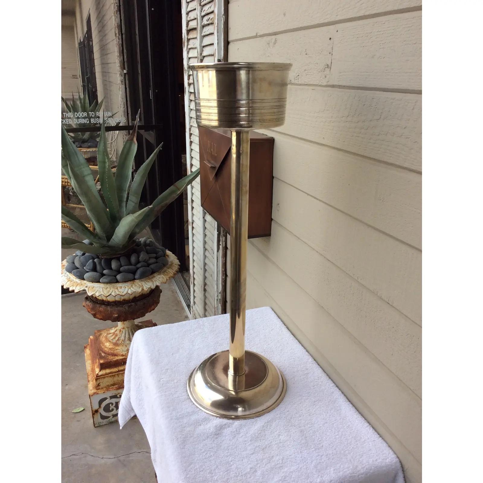 Soporte enfriador de champán de plata de hotel francés del siglo XX en Bueno estado para la venta en Burton, TX