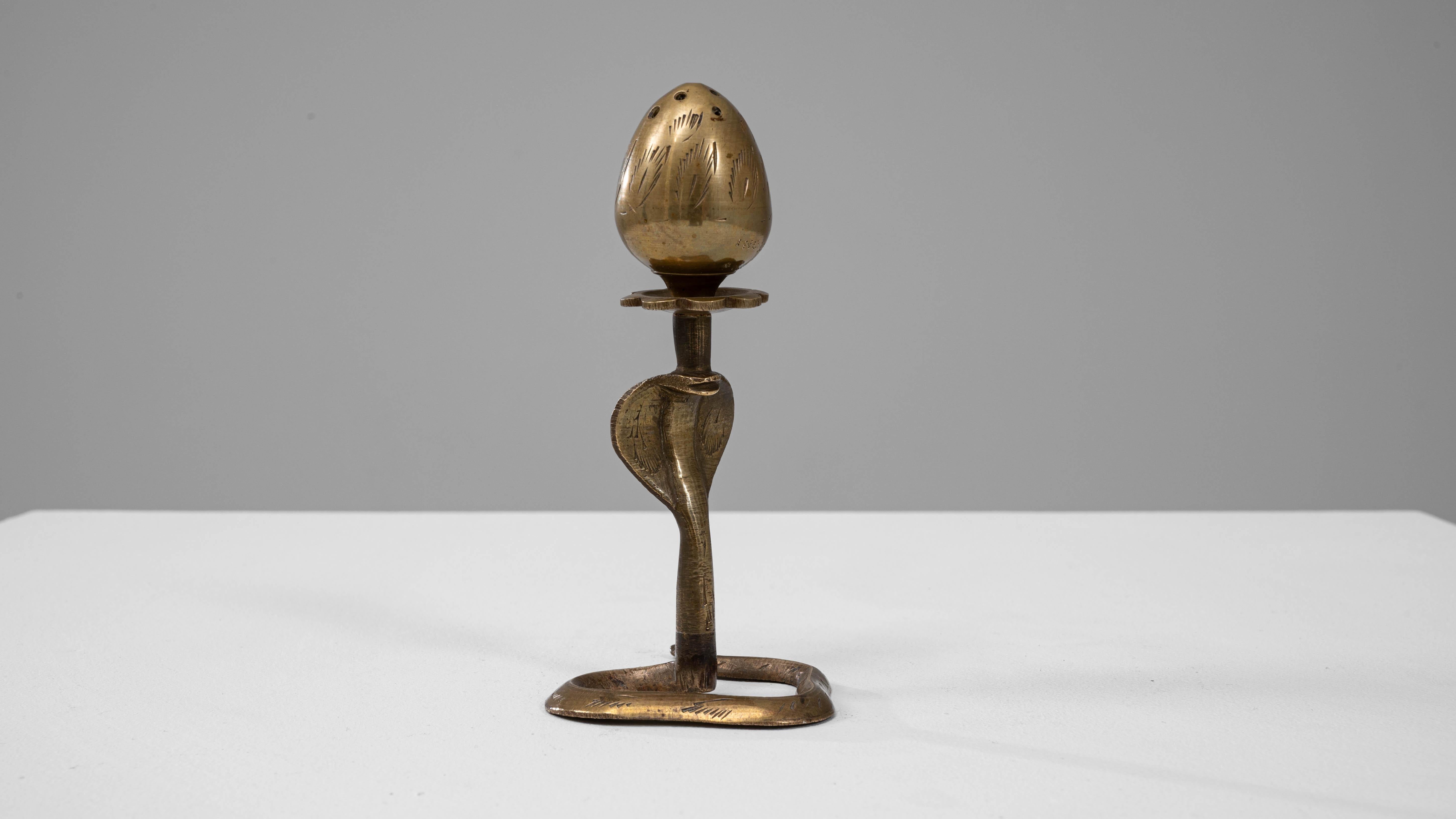 Portaincenso francese del XX secolo Bruciabastoni a serpente in ottone in vendita 2