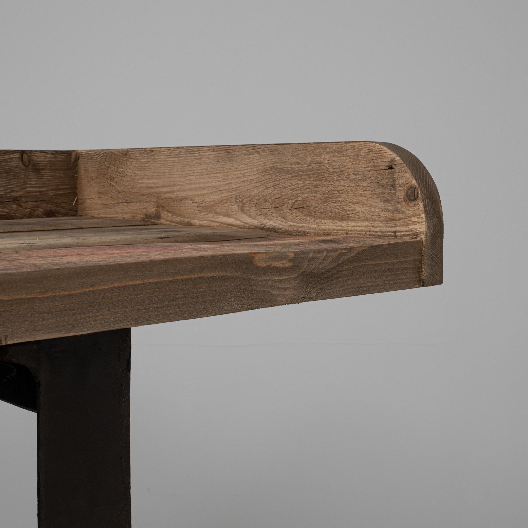 Table de travail en fonte industrielle française du 20e siècle avec plateau en bois en vente 4
