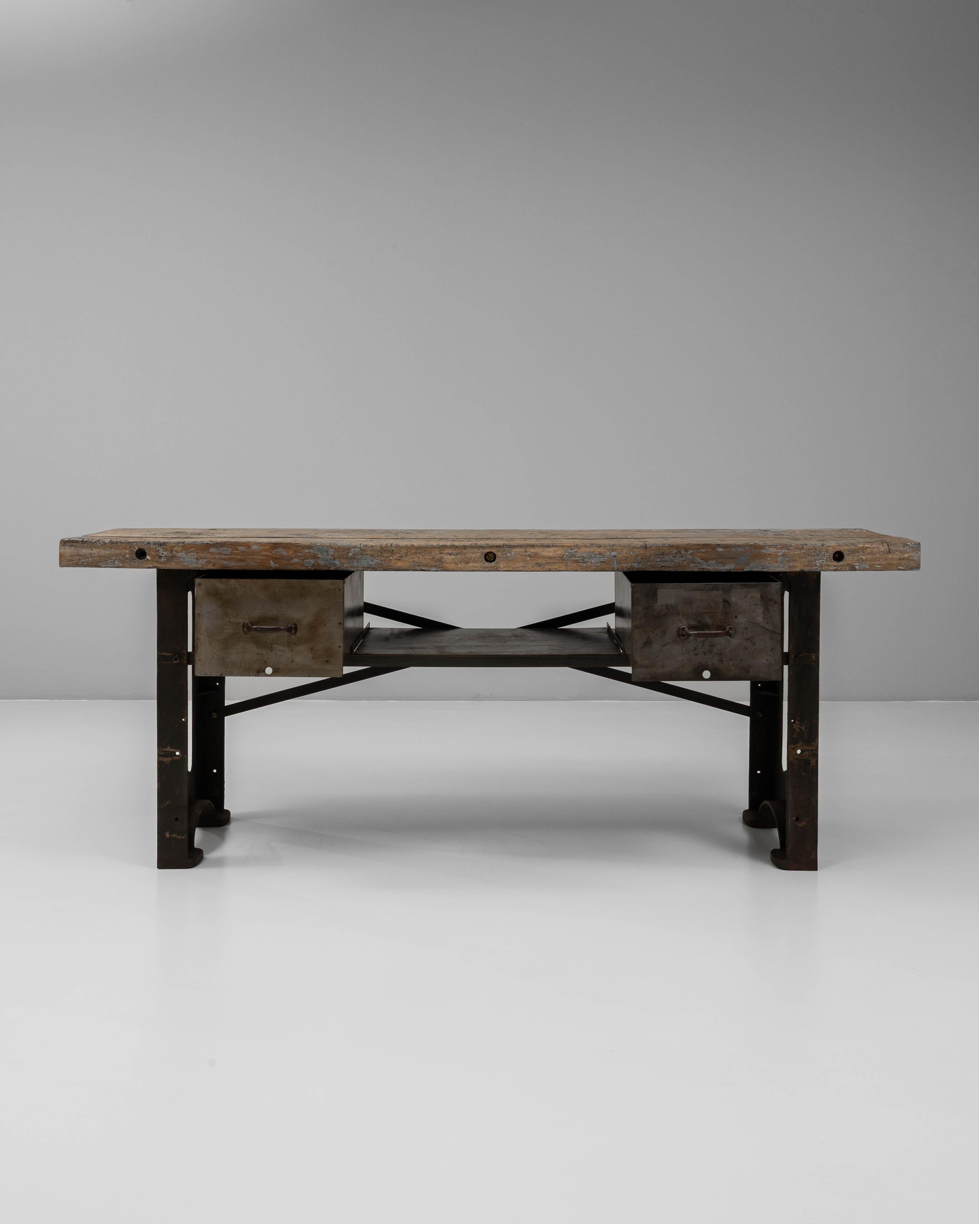Industriel Table de travail en fonte industrielle française du 20e siècle avec plateau en bois en vente