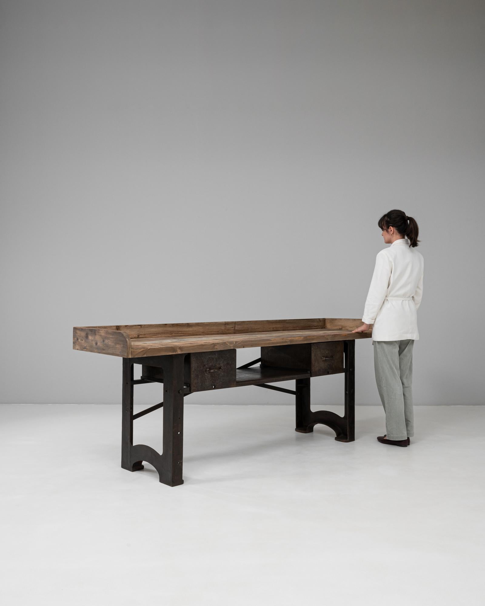Table de travail en fonte industrielle française du 20e siècle avec plateau en bois en vente 1