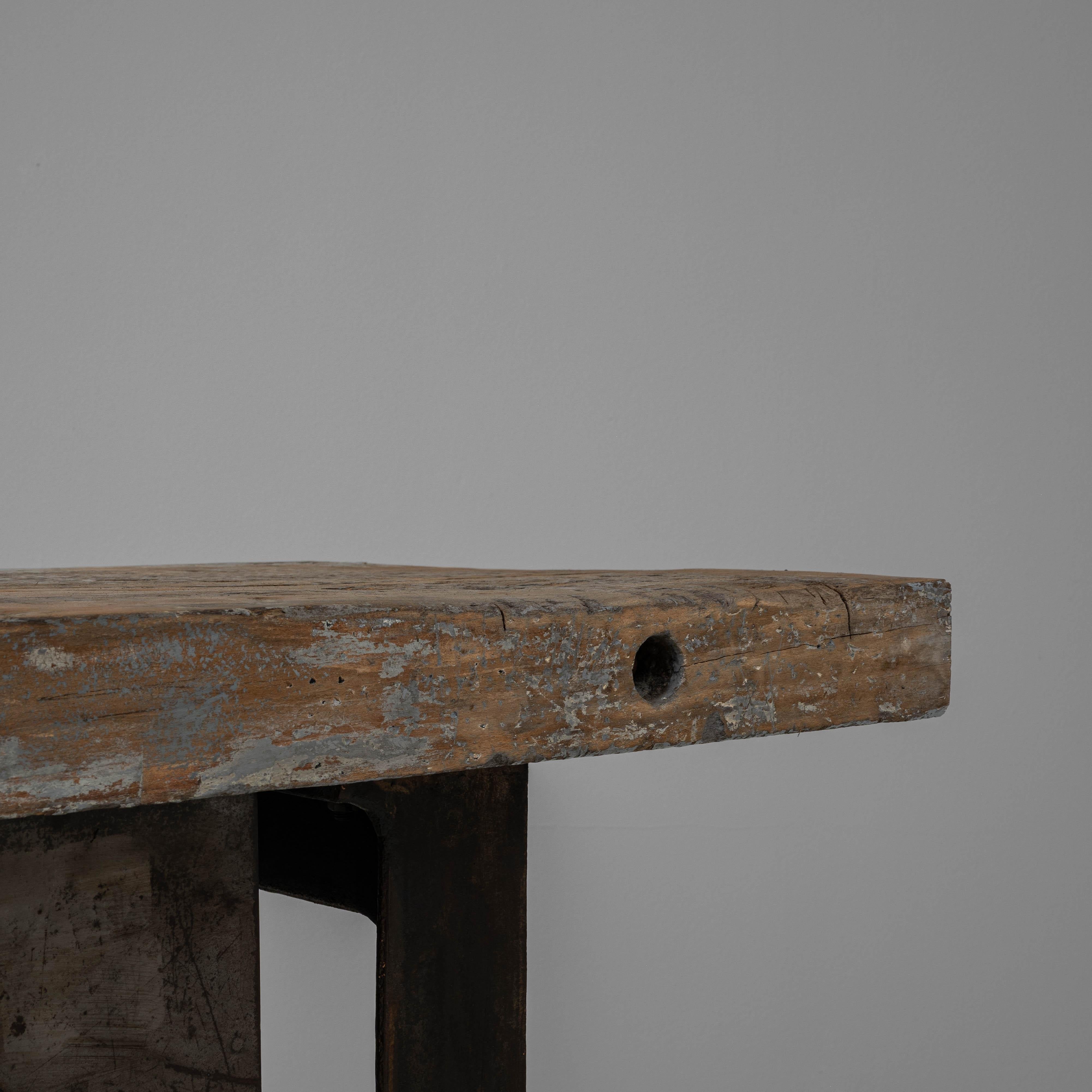 Table de travail en fonte industrielle française du 20e siècle avec plateau en bois en vente 1