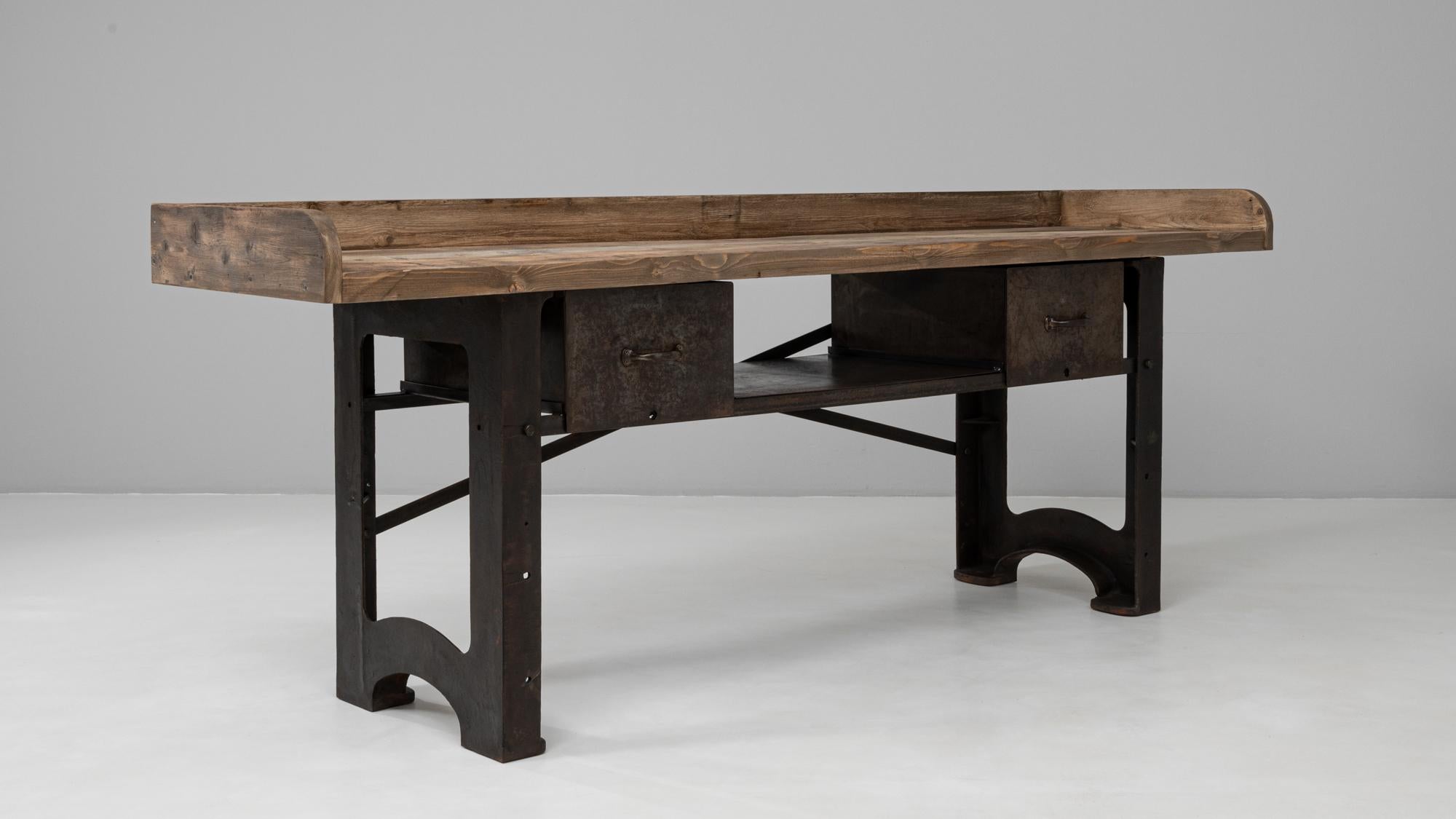 Table de travail en fonte industrielle française du 20e siècle avec plateau en bois en vente 3