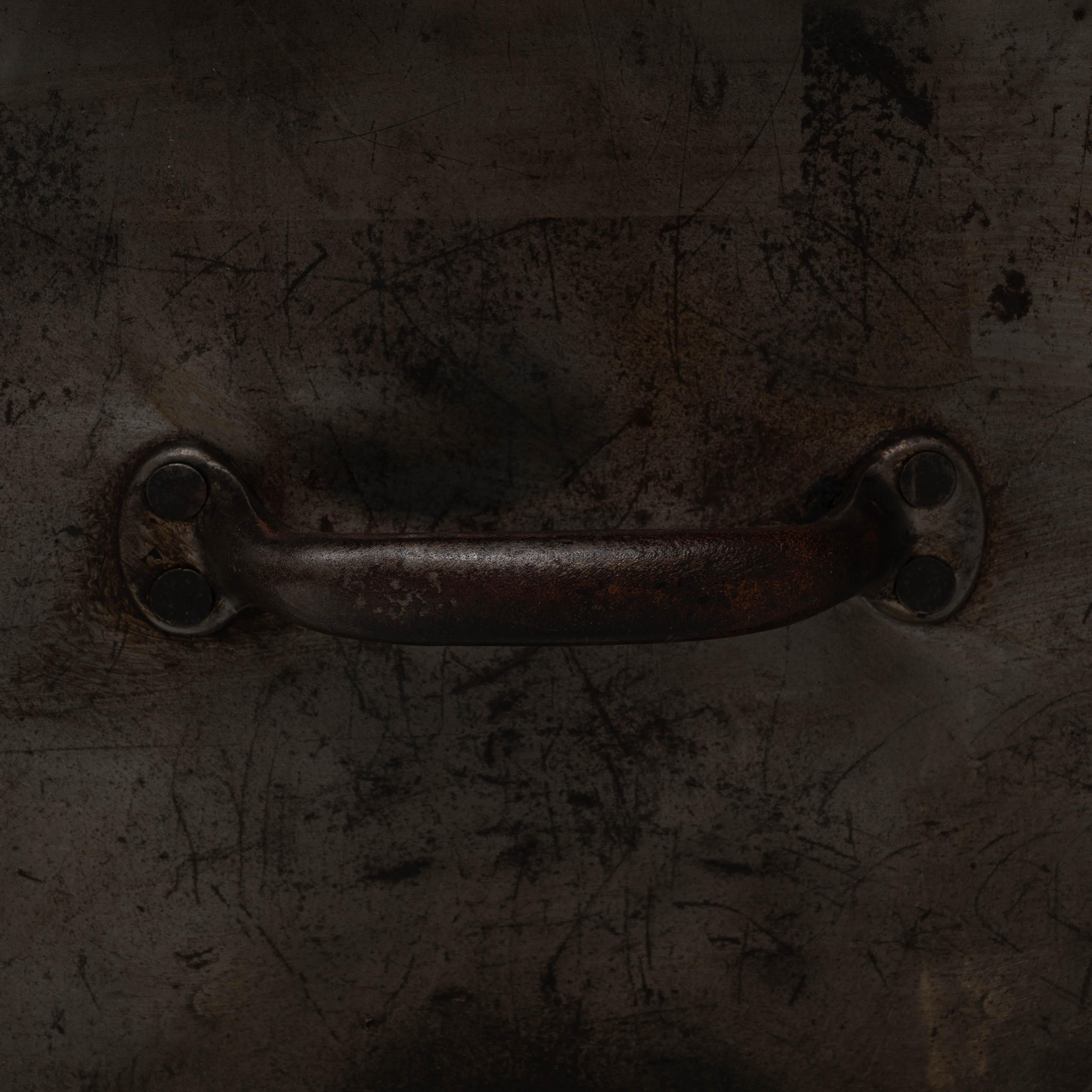 Table de travail en fonte industrielle française du 20e siècle avec plateau en bois en vente 2