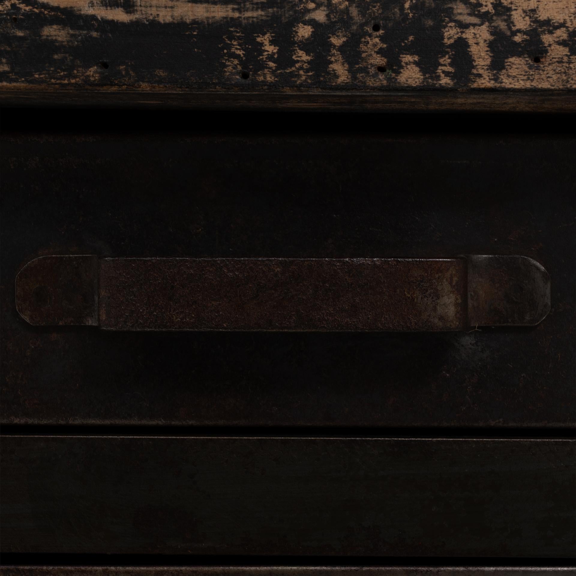 Armoire industrielle française du 20e siècle en métal avec dessus en bois en vente 6