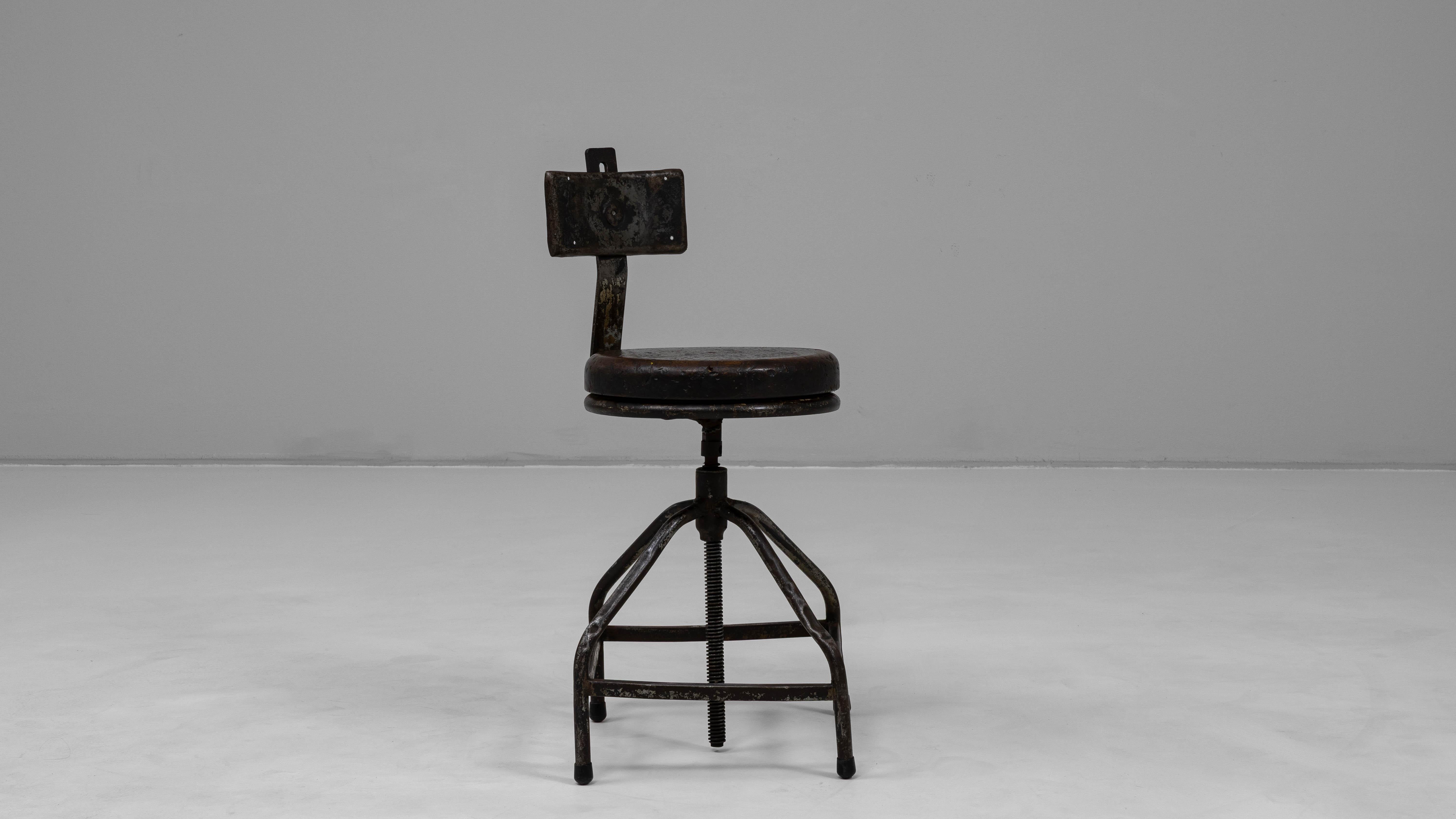 Chaise pivotante industrielle française du 20ème siècle en vente 4