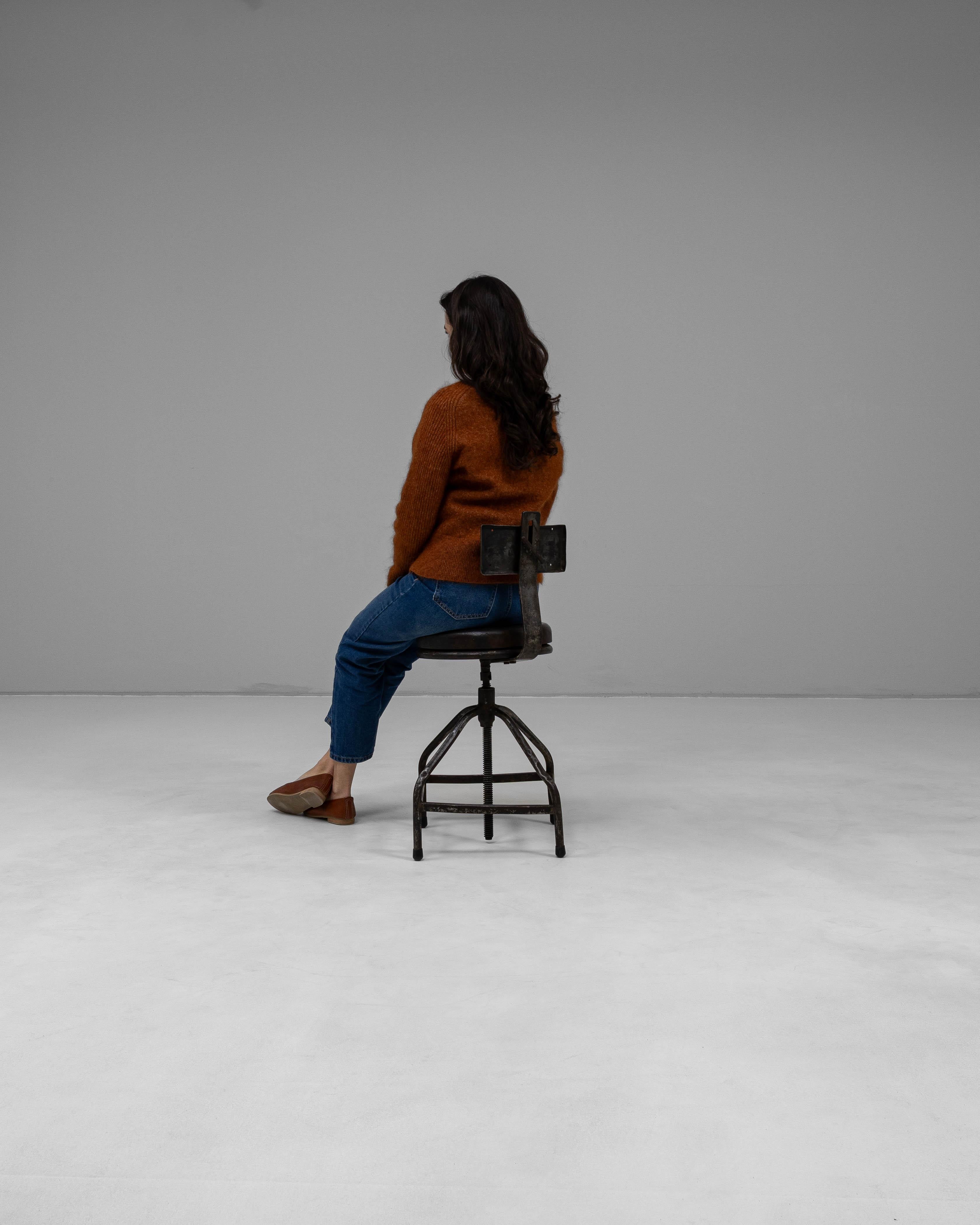 Chaise pivotante industrielle française du 20ème siècle en vente 3