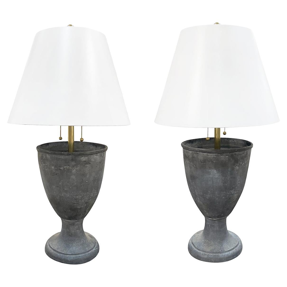 20. Jahrhundert Französisch industriellen Stil Paar große Vintage Metall Tischlampen im Angebot