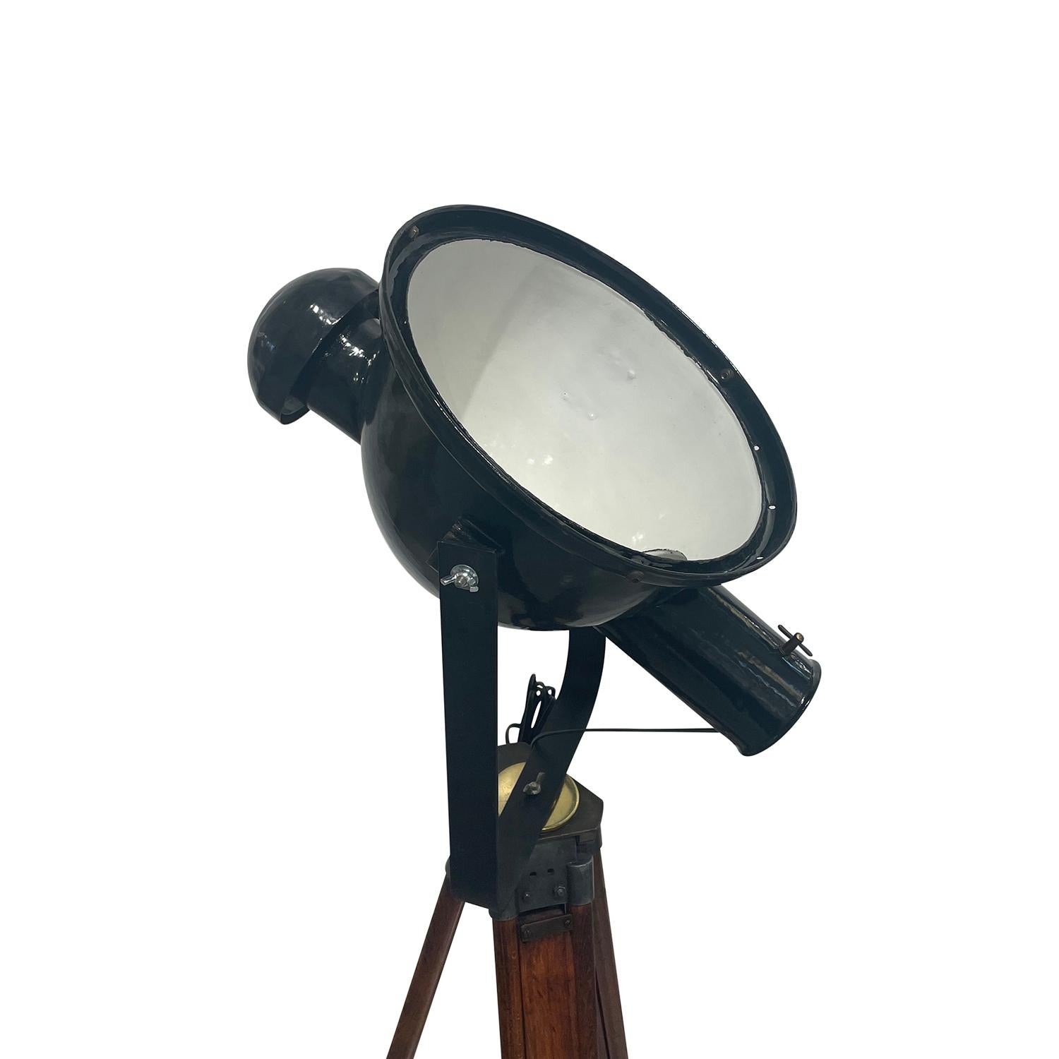 Metal 20th Century French Industrial Style Walnut Spotlight - Cinema Floor Studio Lamp For Sale