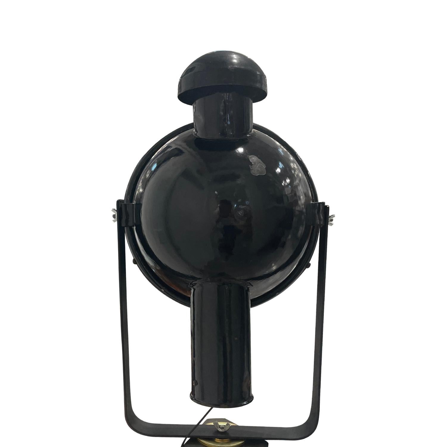 20th Century French Industrial Style Walnut Spotlight - Cinema Floor Studio Lamp For Sale 1