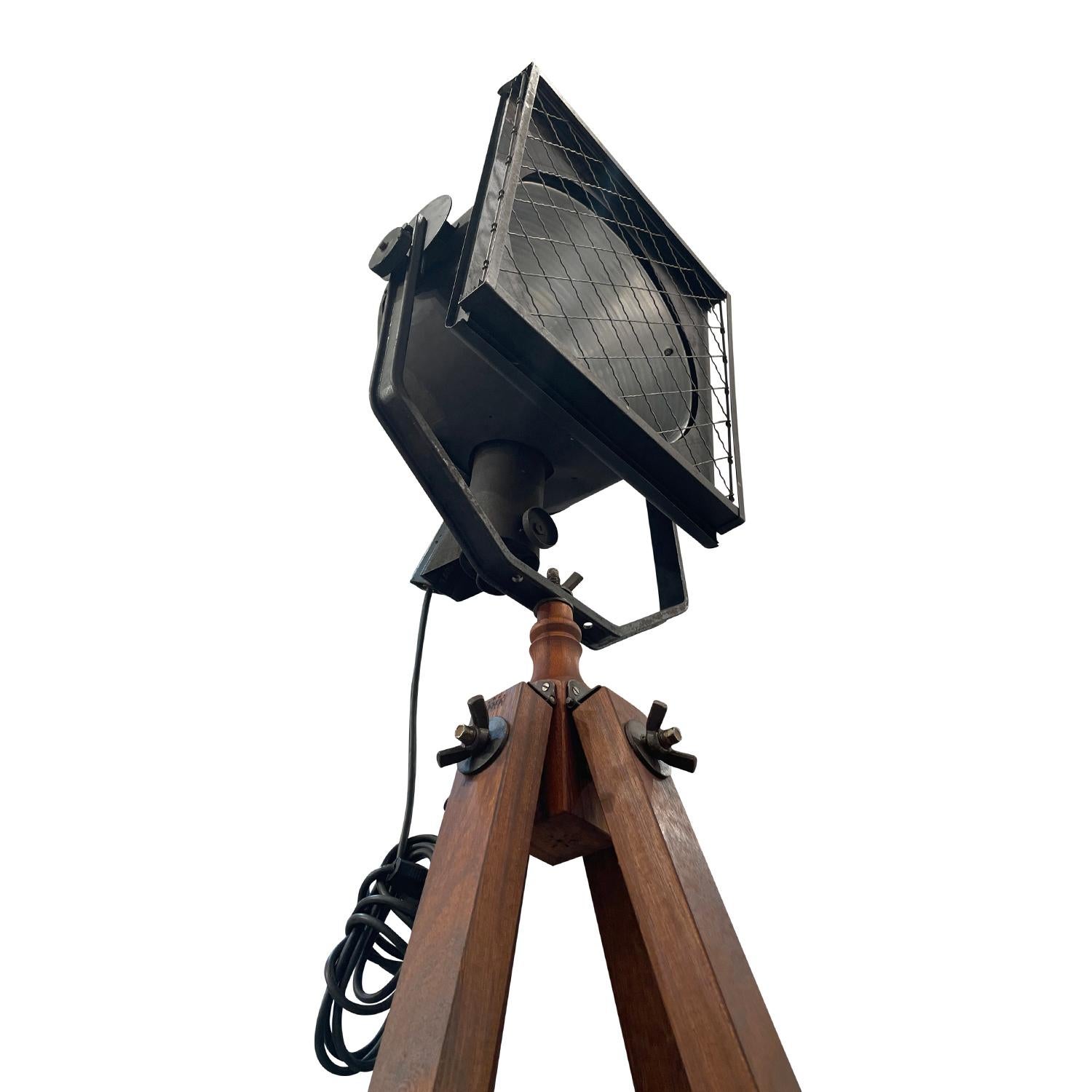 20th Century French Industrial Walnut Spotlight - Vintage Metal Theater Light In Good Condition For Sale In West Palm Beach, FL