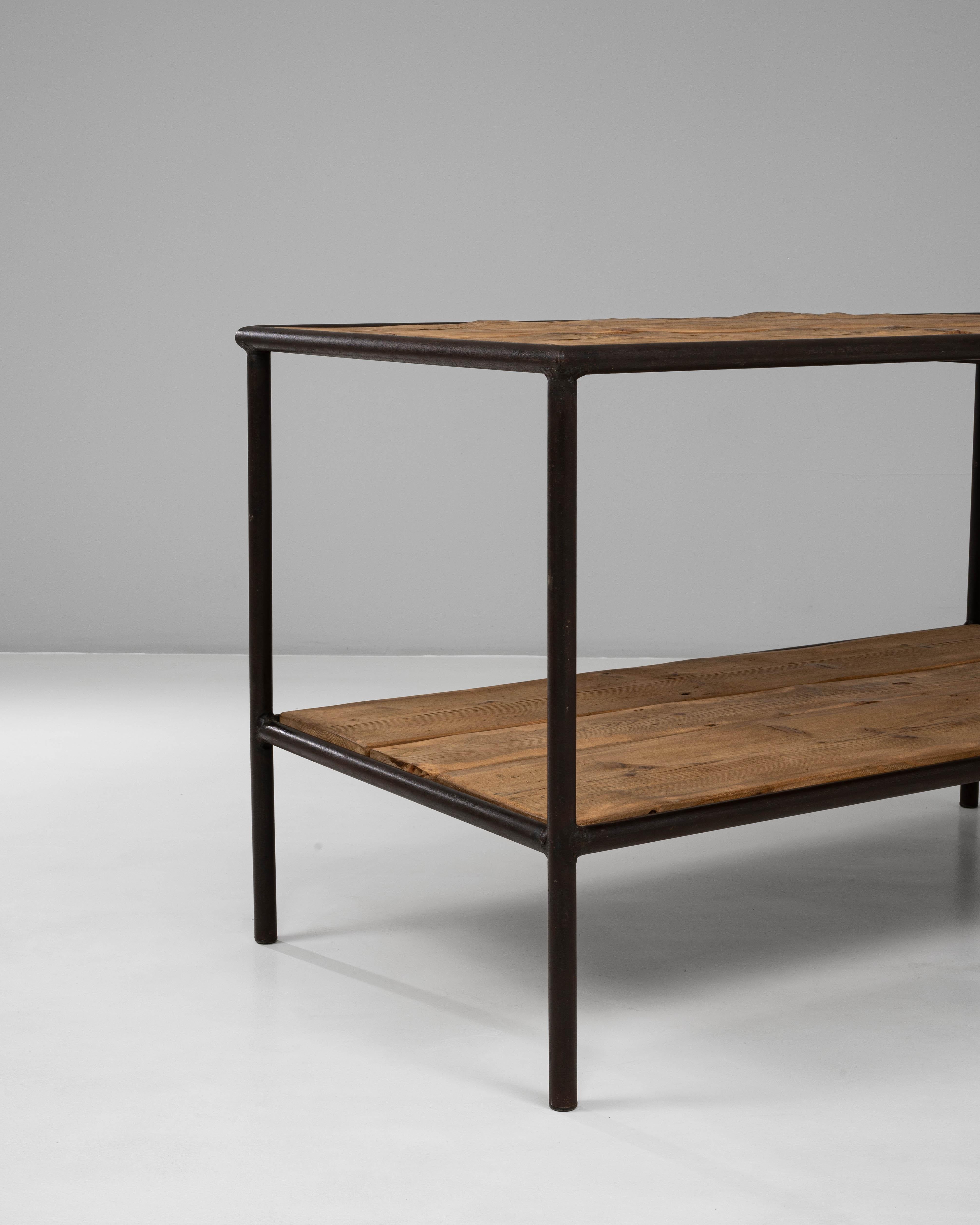 Métal Table industrielle française du 20e siècle en bois sur base métallique en vente