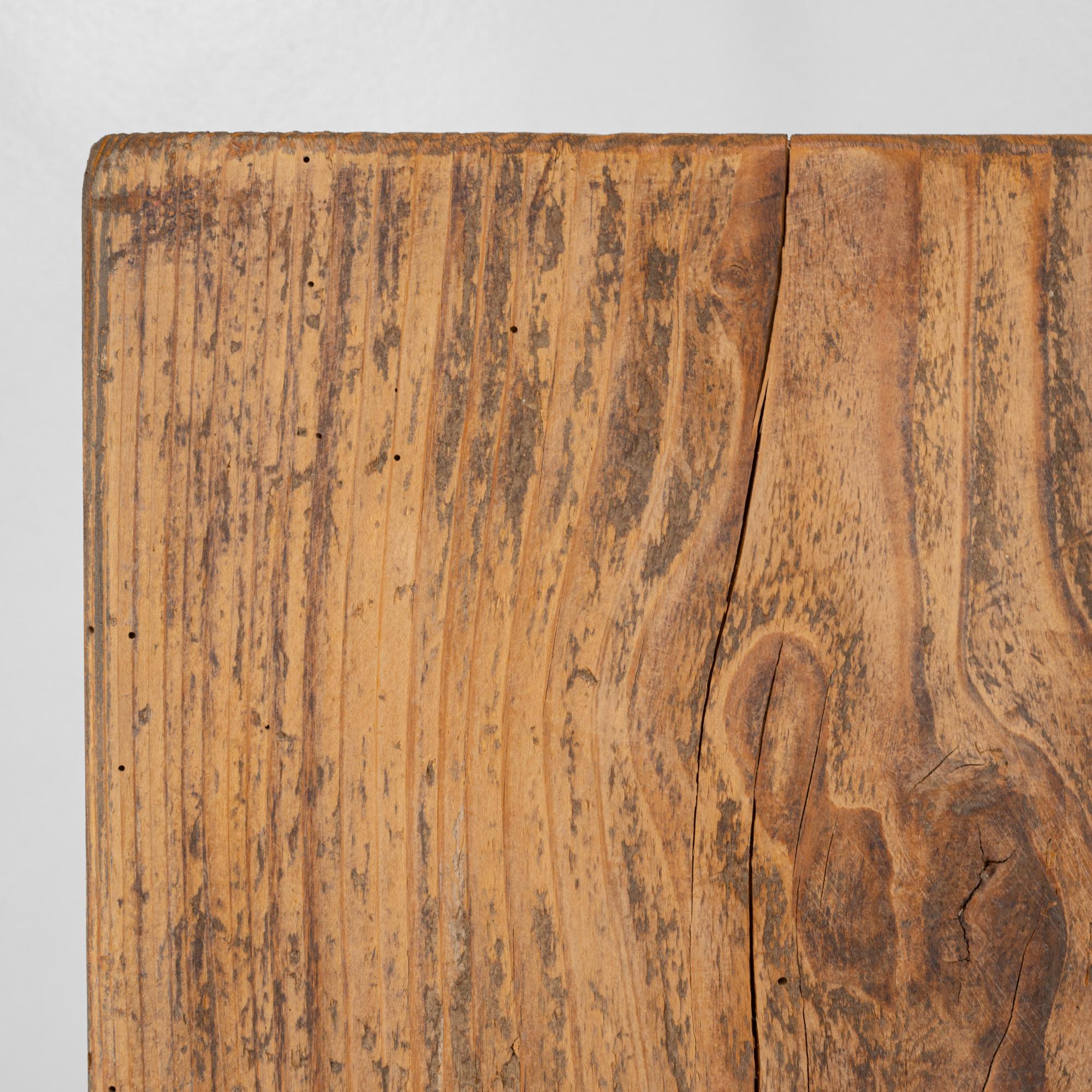 Table industrielle française du 20e siècle en bois sur tréteaux en métal en vente 5