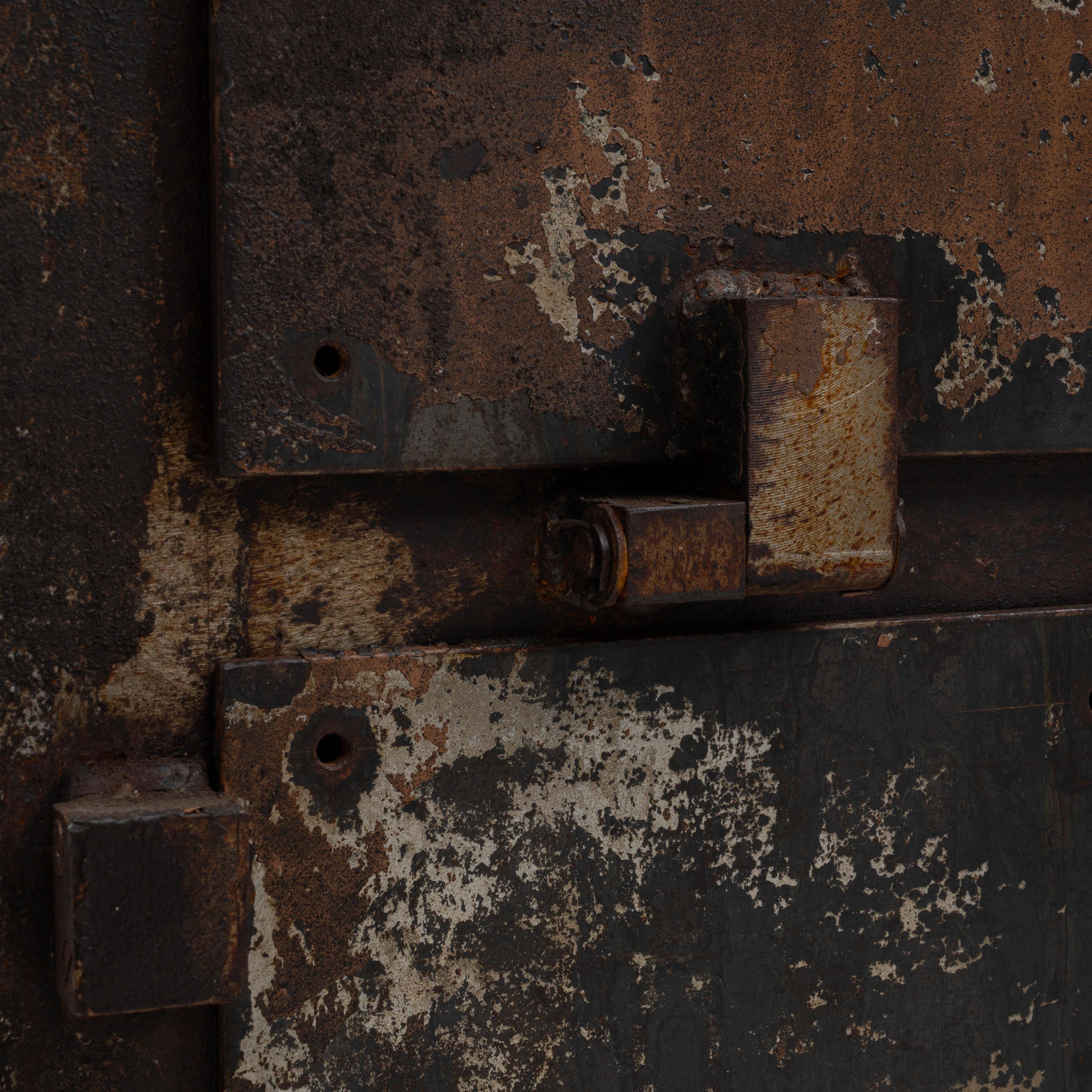 Cassettiera in ferro francese del XX secolo in vendita 7