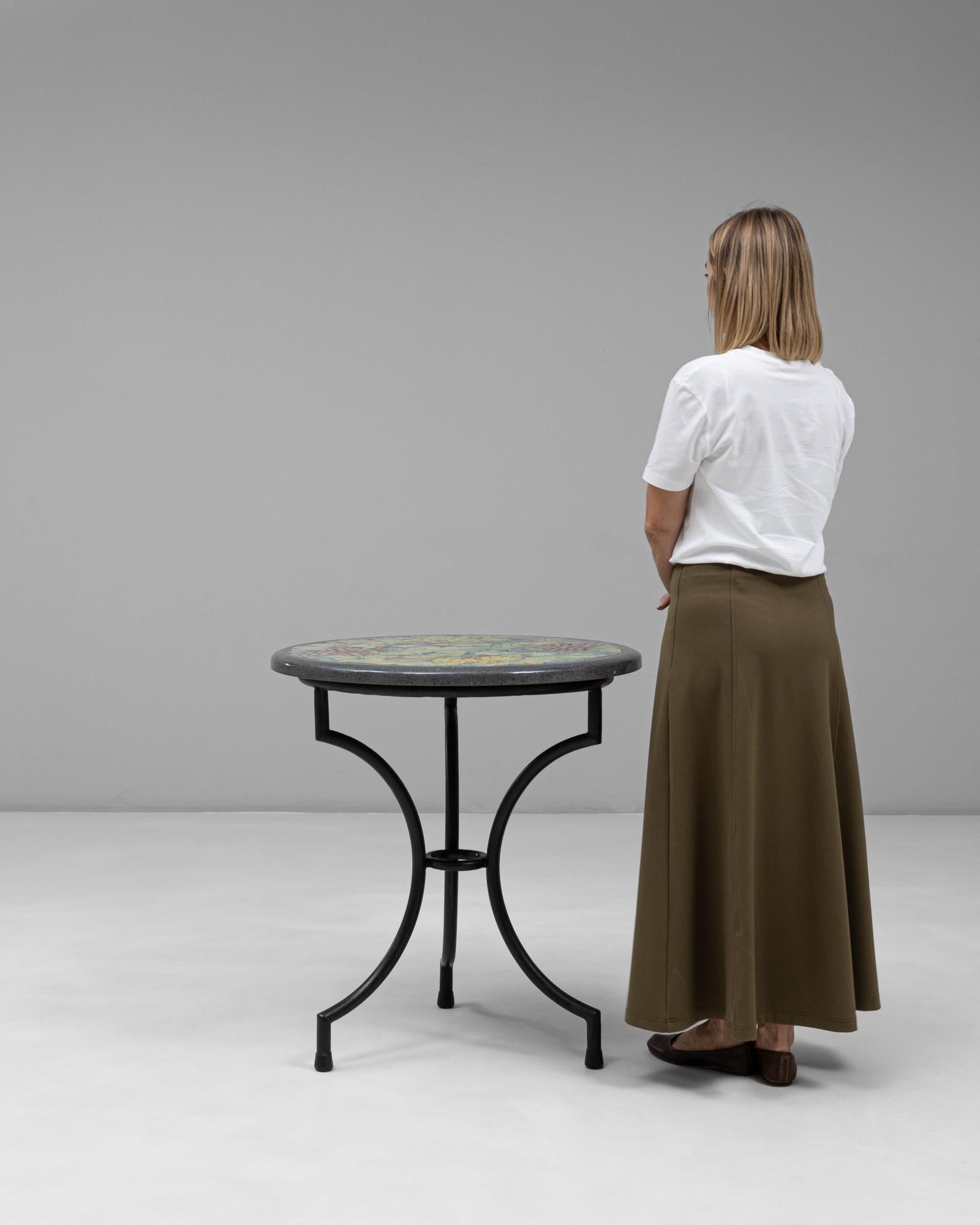 Table en fer mosaïque du 20e siècle avec plateau en céramique Silica Antica peinte Bon état - En vente à High Point, NC