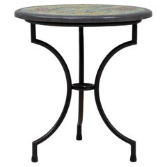 Französischer Eisenmosaik-Tisch des 20. Jahrhunderts mit bemalter Silica-Antica-Keramikplatte