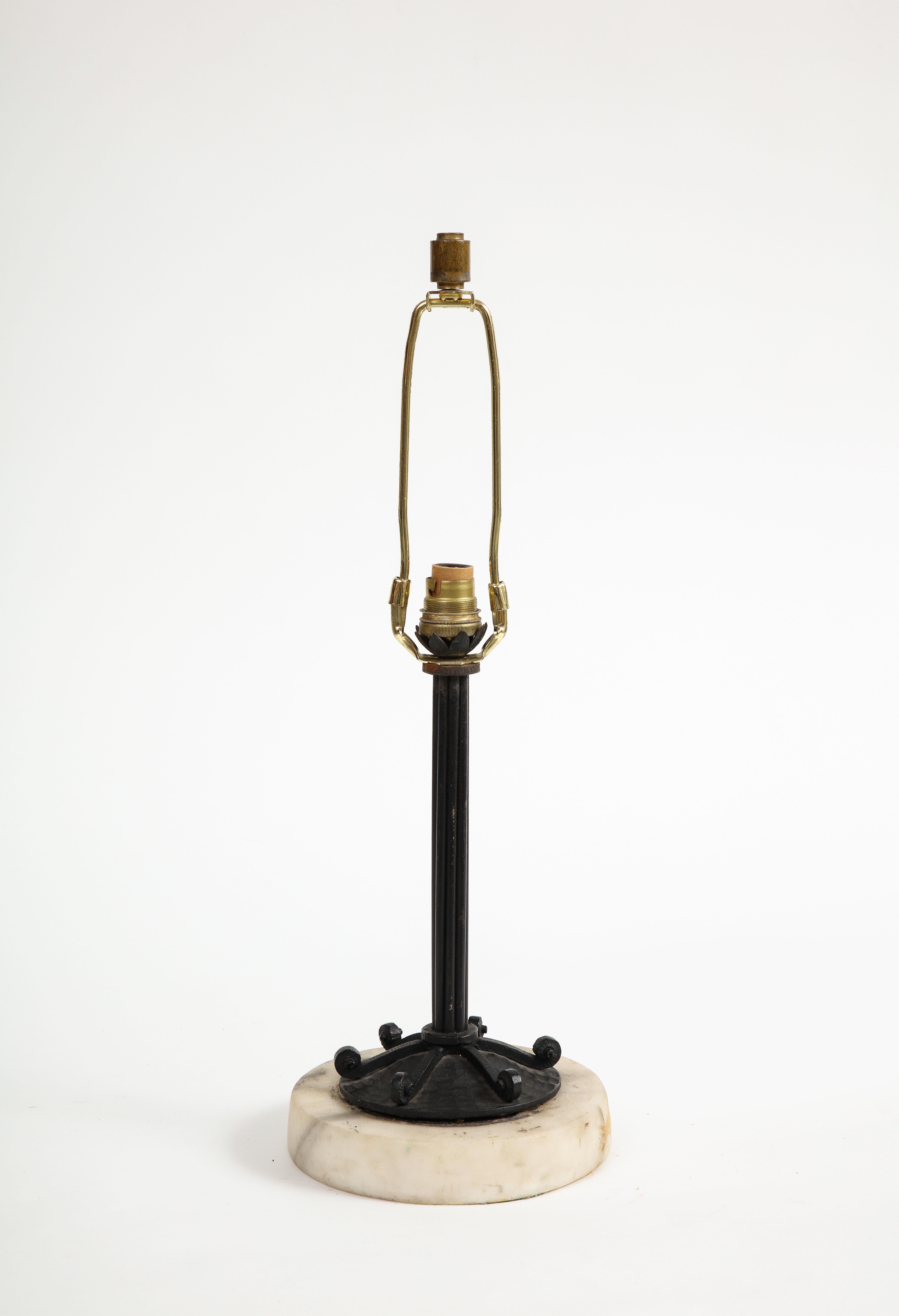 Art Deco 20th Century French Iron Table Lamp on Marble Base For Sale
