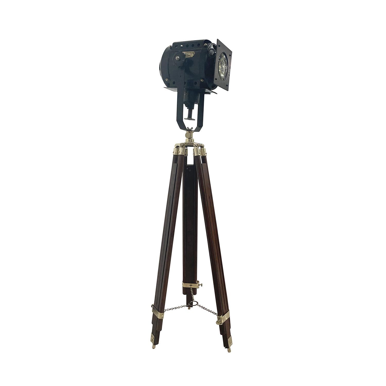 A grey-black, vintage Mid-Century Modern French spotlight made of handcrafted lacquered iron, designed and produced by Clémançon in good condition. The detailed Parisian cinema floor studio lamp is featuring a one light socket, consisting its