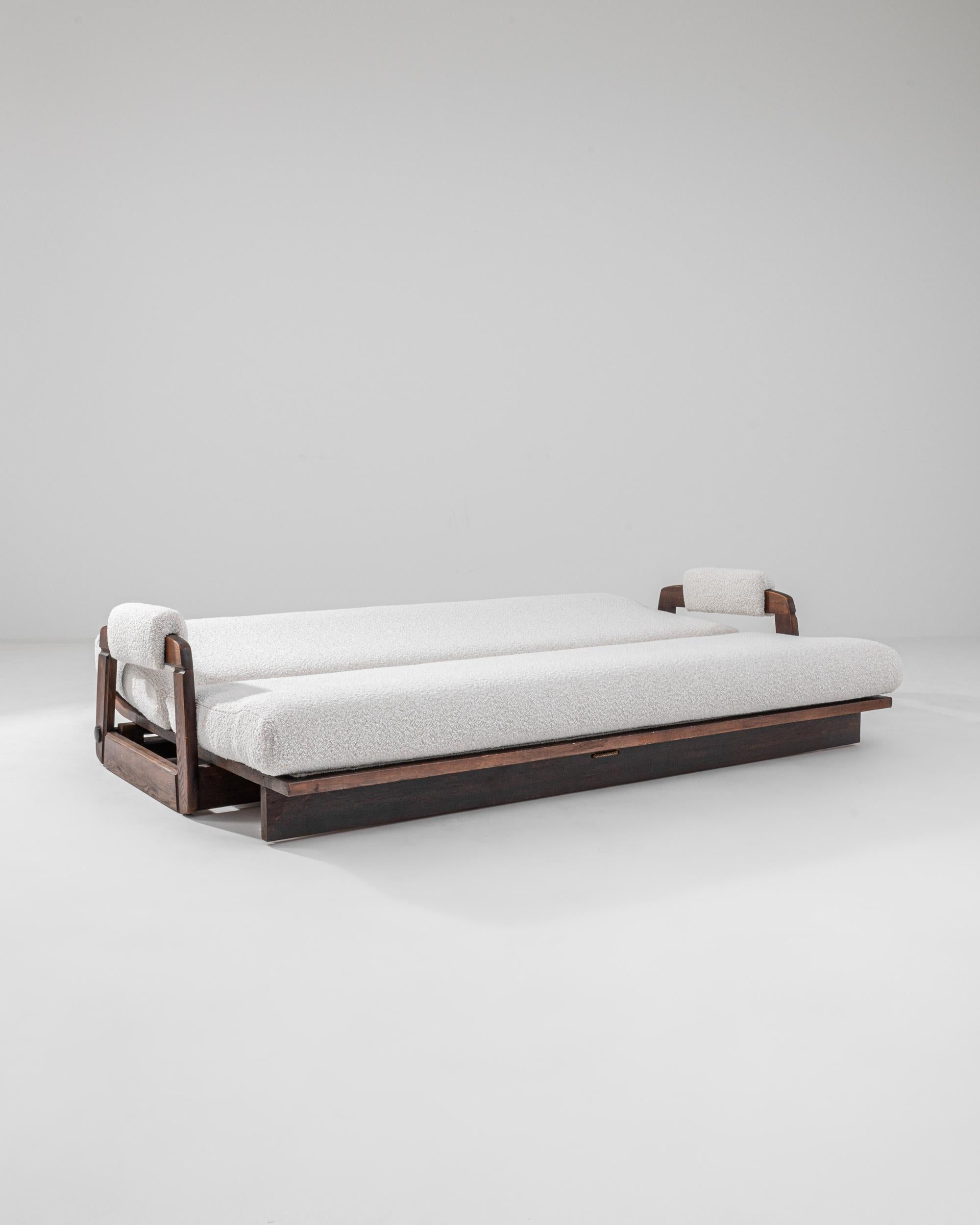 20th Century French Ivory Boucle Sofa Bed In Good Condition In High Point, NC
