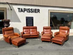 Französischer Jean Prevost-Ledersessel des 20. Jahrhunderts mit Hocker, 1970er Jahre