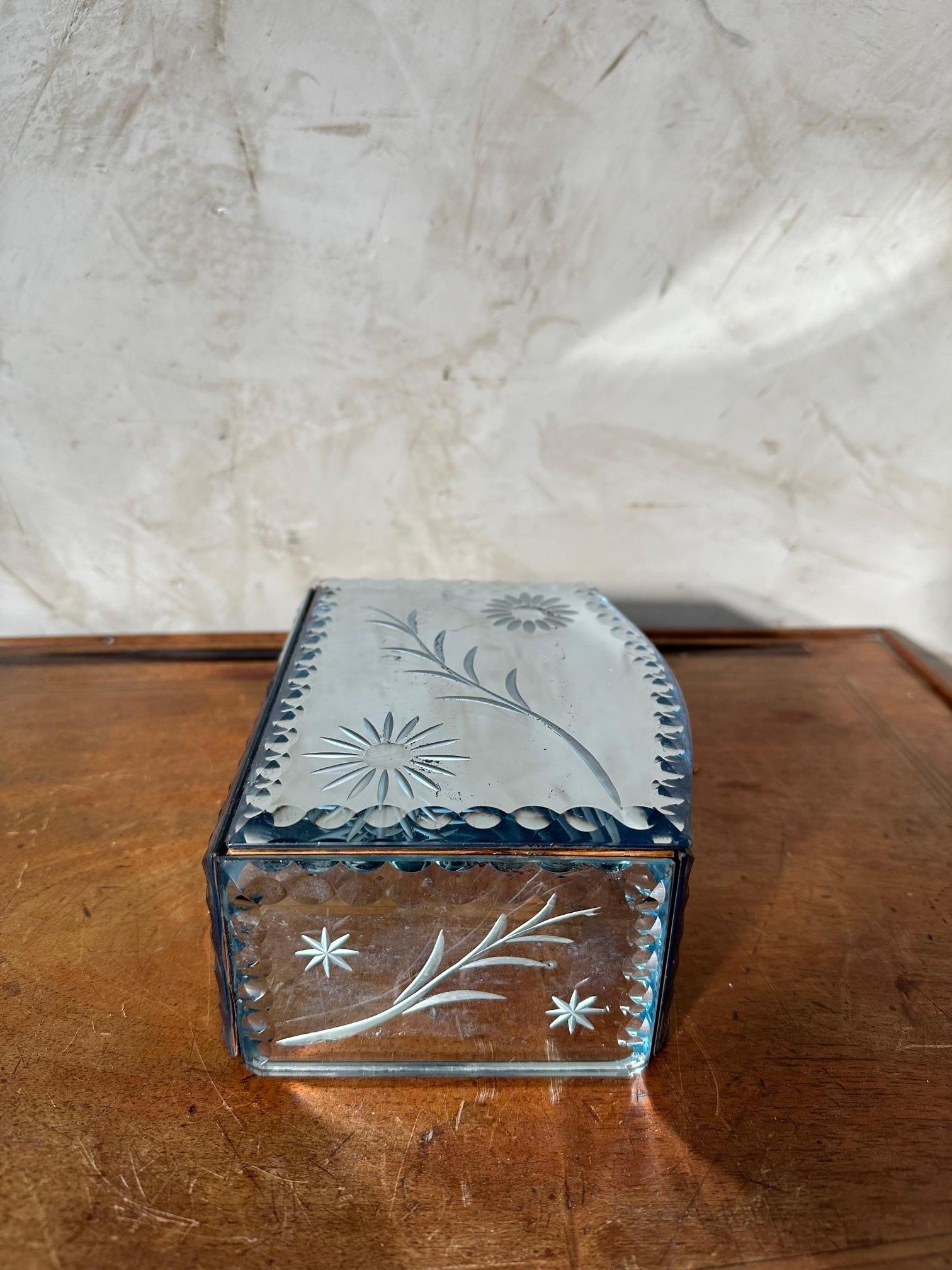 20. Jahrhundert Französisch Schmuck abgeschrägte Spiegel Boxe, 1950er Jahre im Zustand „Gut“ im Angebot in LEGNY, FR