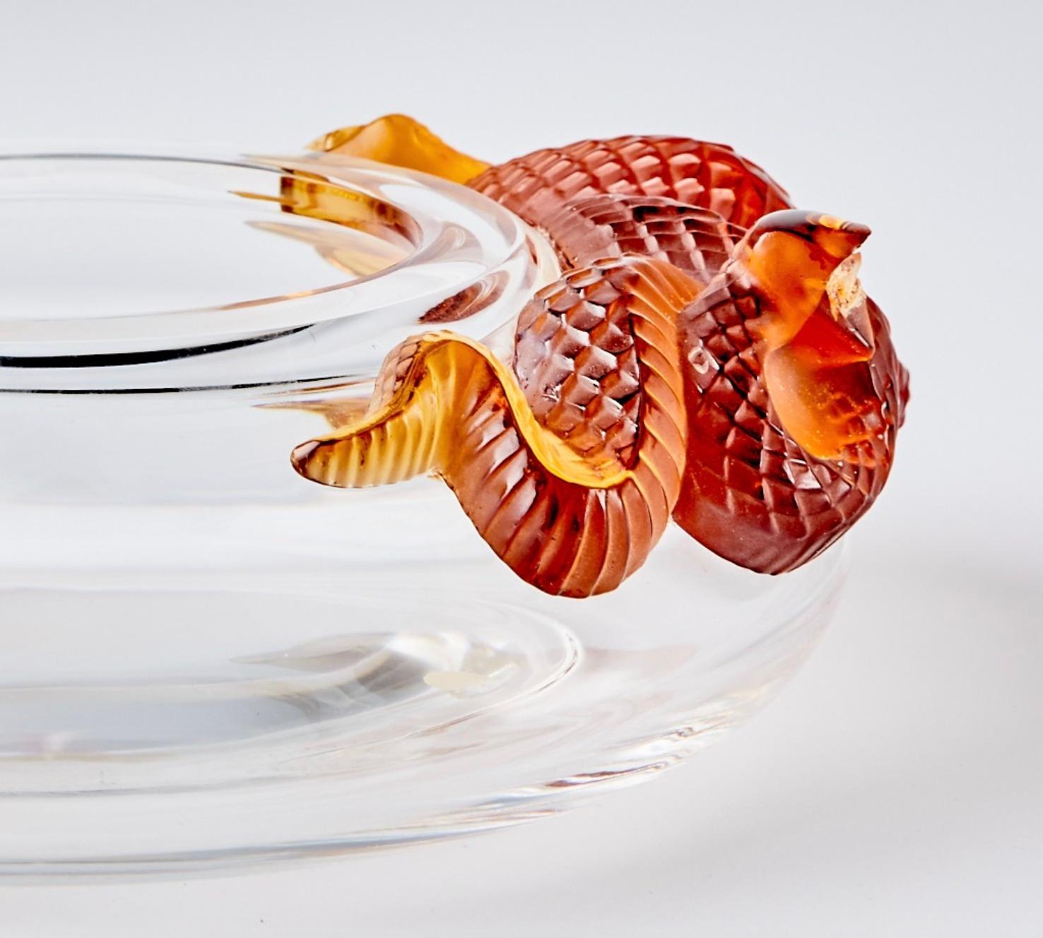 Cuenco decorativo de serpiente de cristal moldeado Lalique francés del siglo XX en venta 2