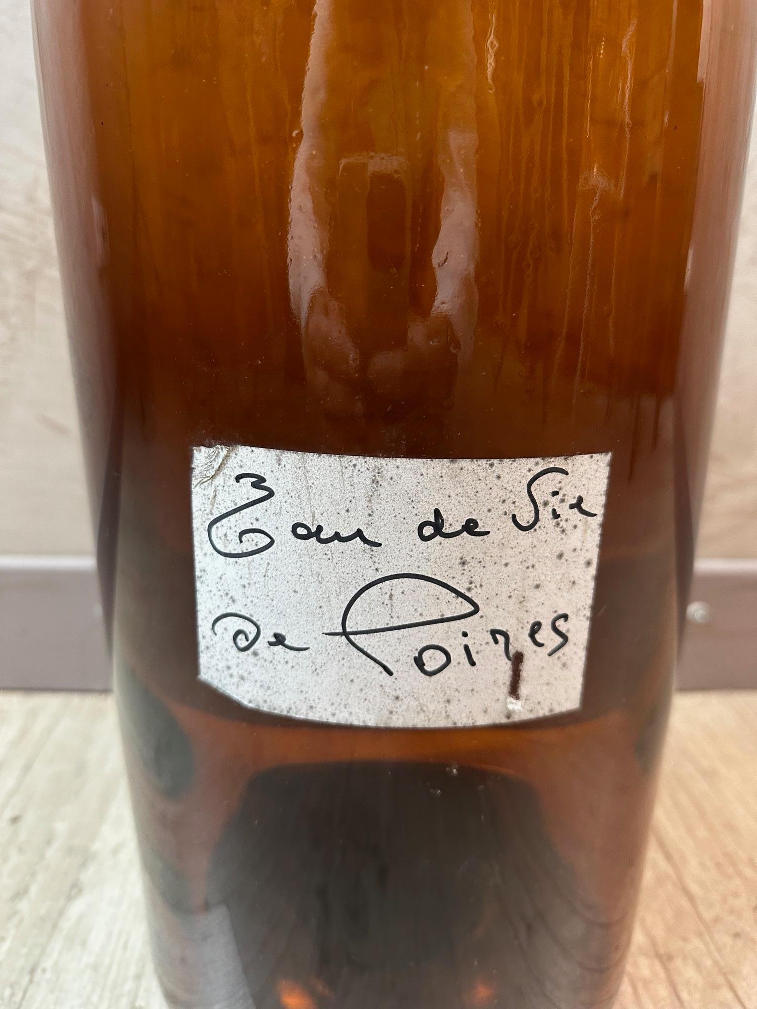 Gran botella francesa de vidrio ámbar del siglo XX Vidrio en venta