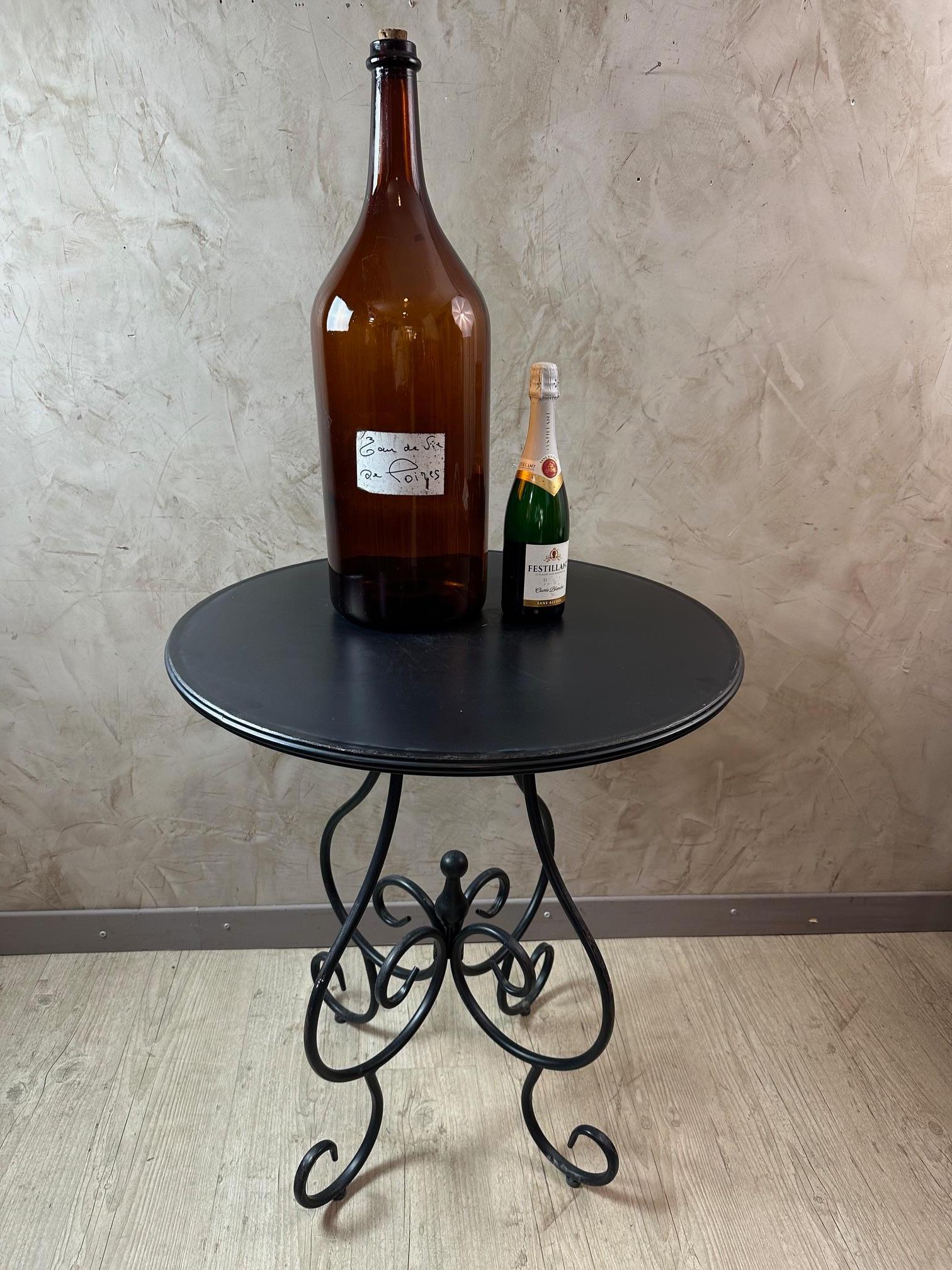 Gran botella francesa de vidrio ámbar del siglo XX en venta 3