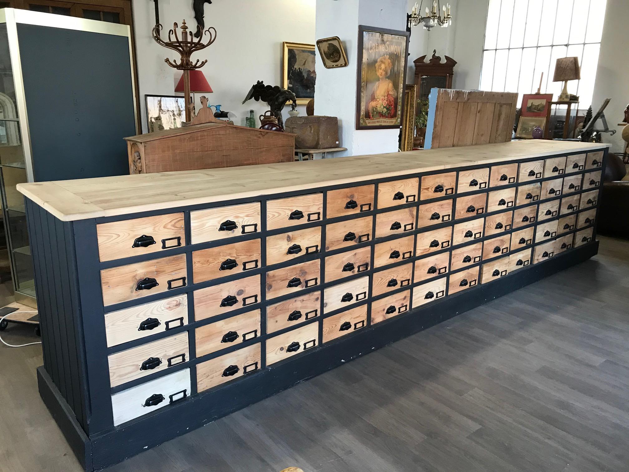 20th Century French Large Chests of Drawer In Good Condition For Sale In LEGNY, FR