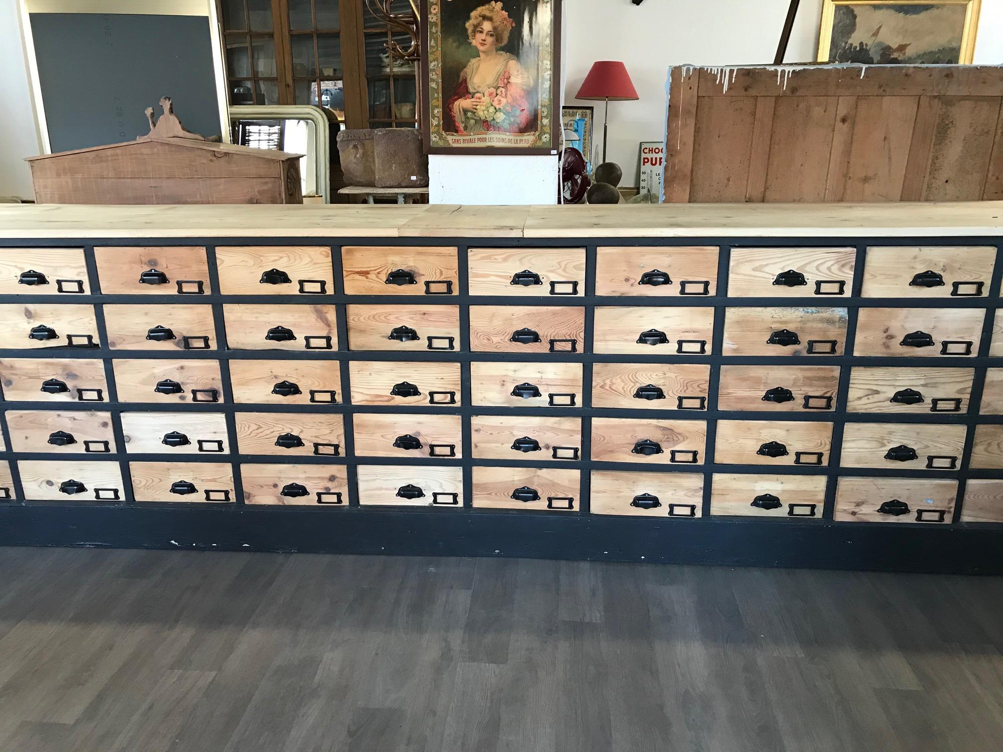 Beautiful 20th century French in good condition that has been modified. We have reunited two chests of drawers to make it in one to make this large chests of drawers. 
Metal Black label holder. Top in fir. Old black handles. 
The chests of the