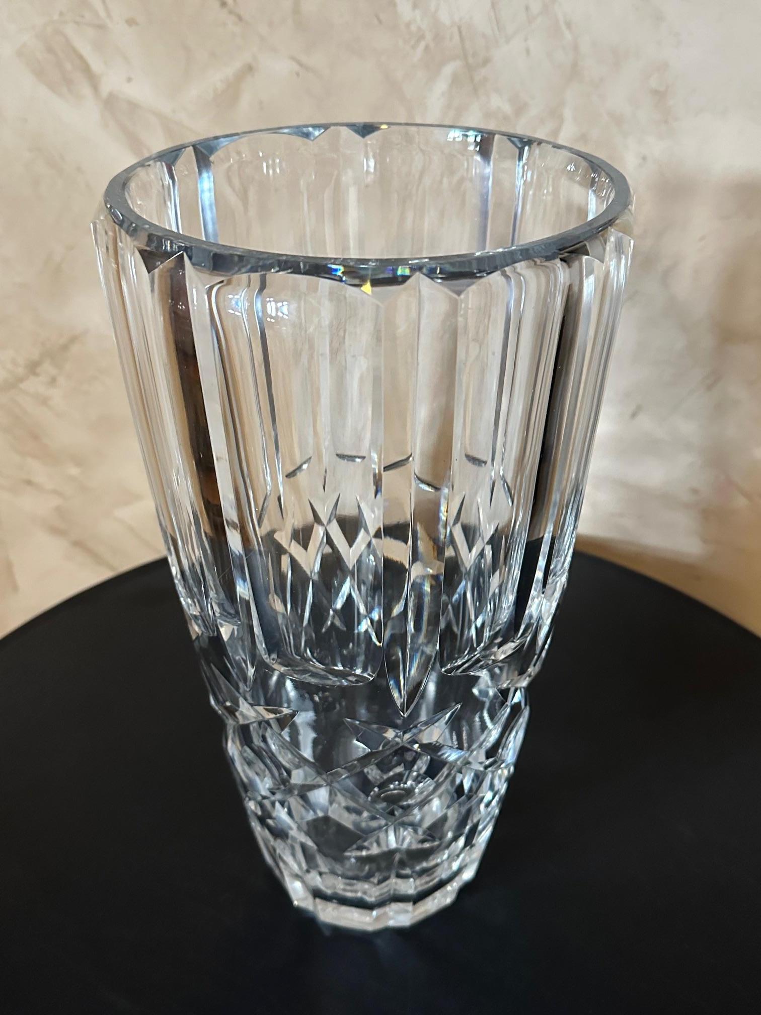 Milieu du XXe siècle Grand vase en cristal français du 20e siècle signé par Schneider  en vente