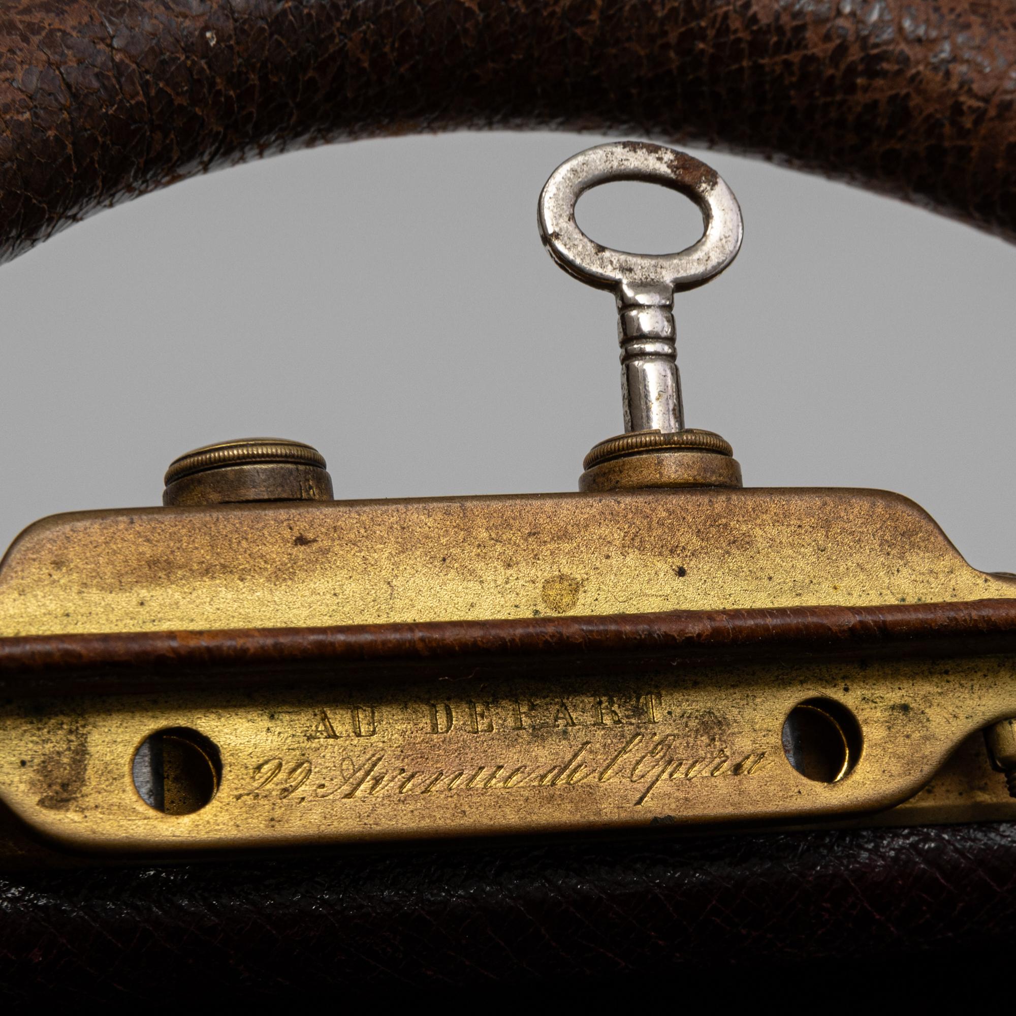 Borsa in pelle francese del XX secolo in vendita 8