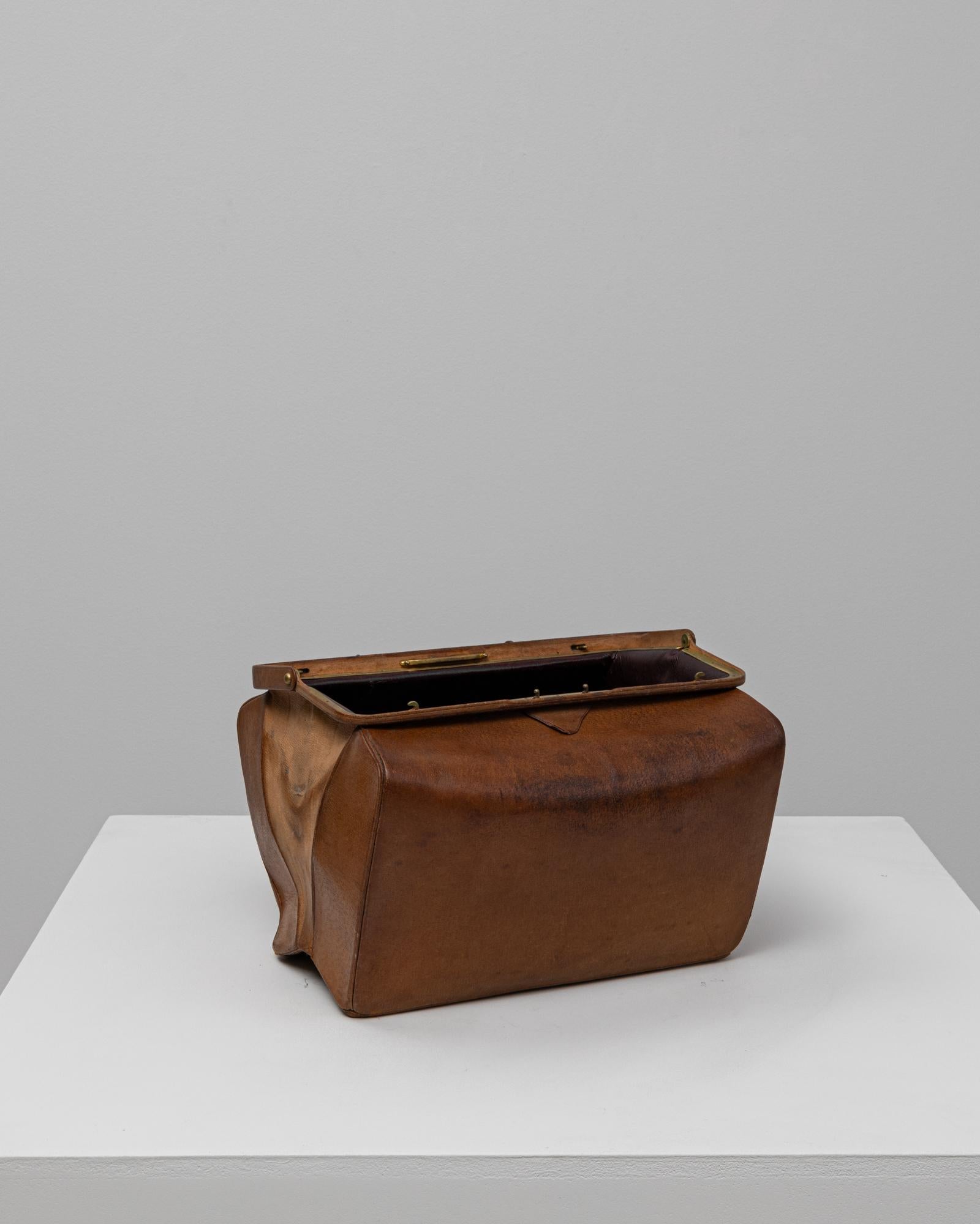 Borsa in pelle francese del XX secolo in vendita 2