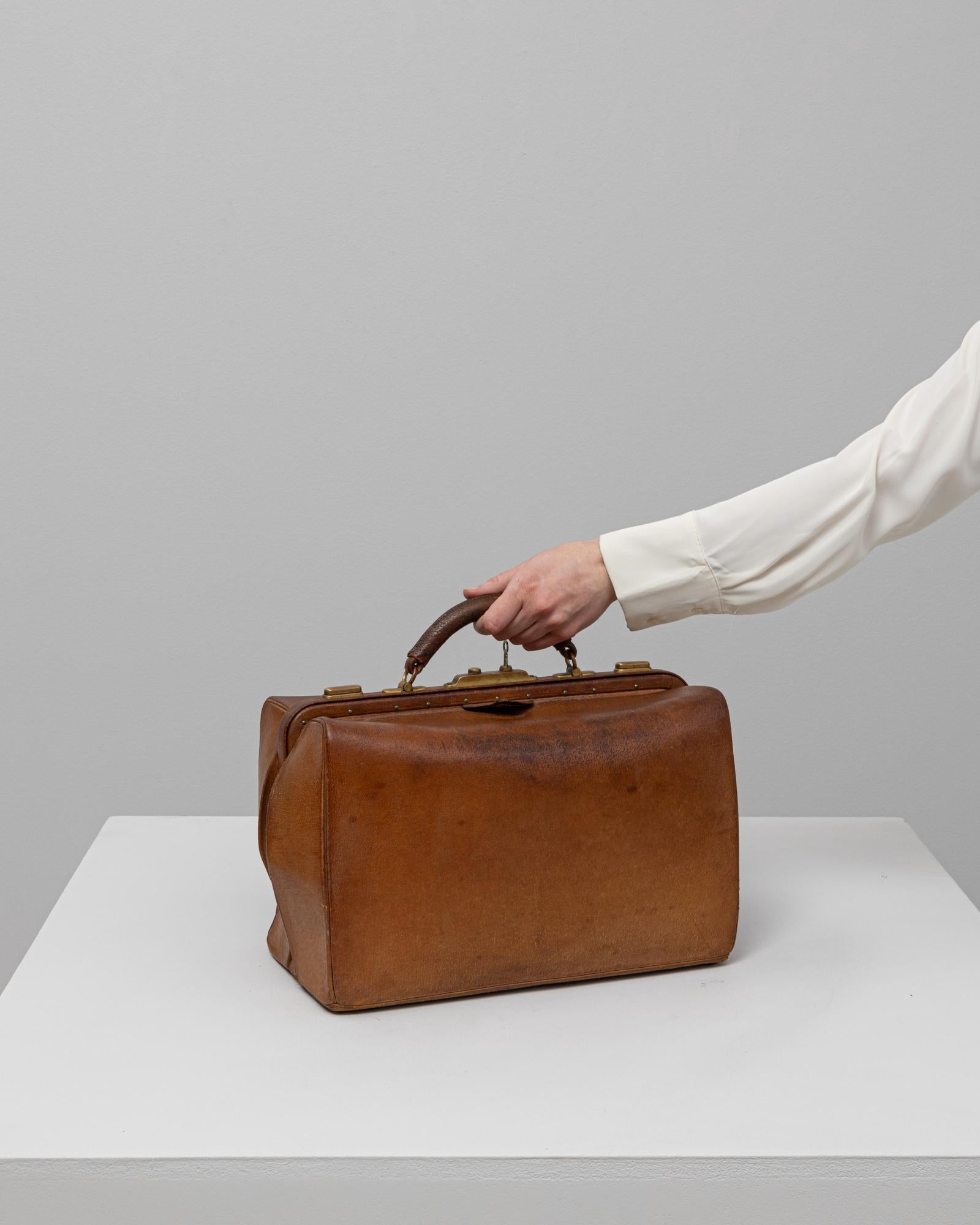 Borsa in pelle francese del XX secolo in vendita 4