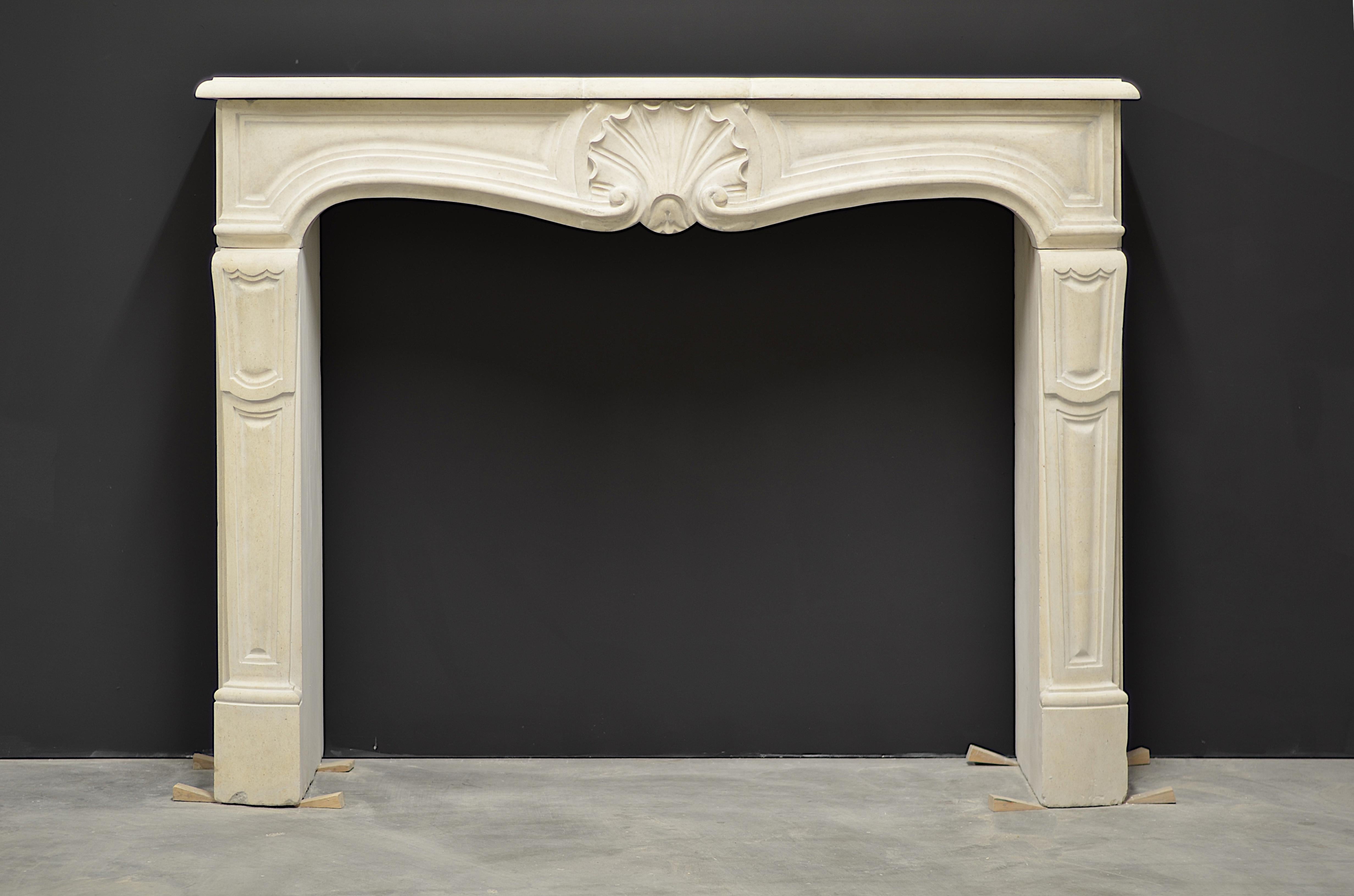 20th Century French Limestone Louis XV Fireplace Mantel In Good Condition For Sale In Haarlem, Noord-Holland