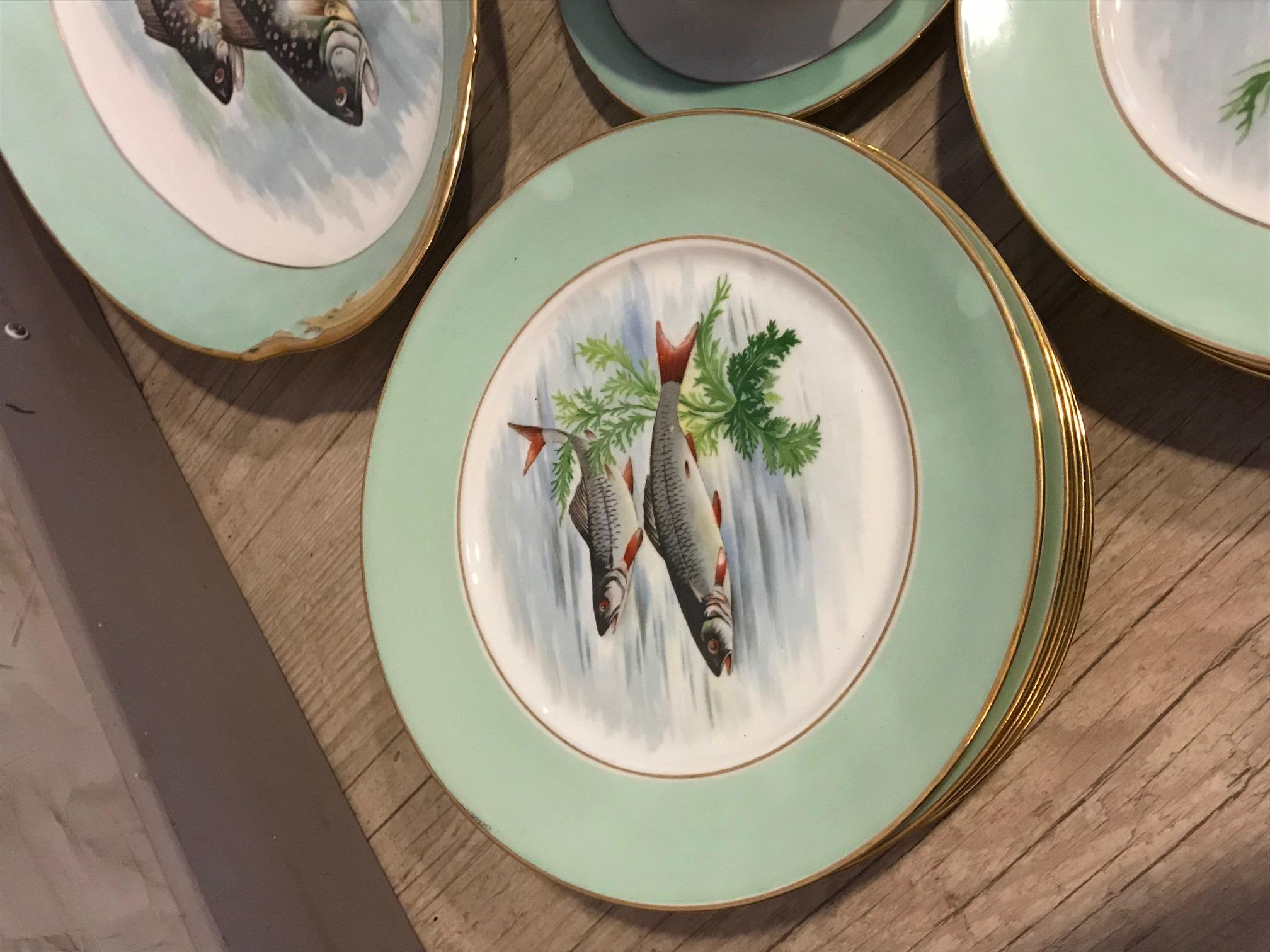 Vajilla de pescado de porcelana francesa de Limoges del siglo XX pintada a mano, años 50 Porcelana en venta